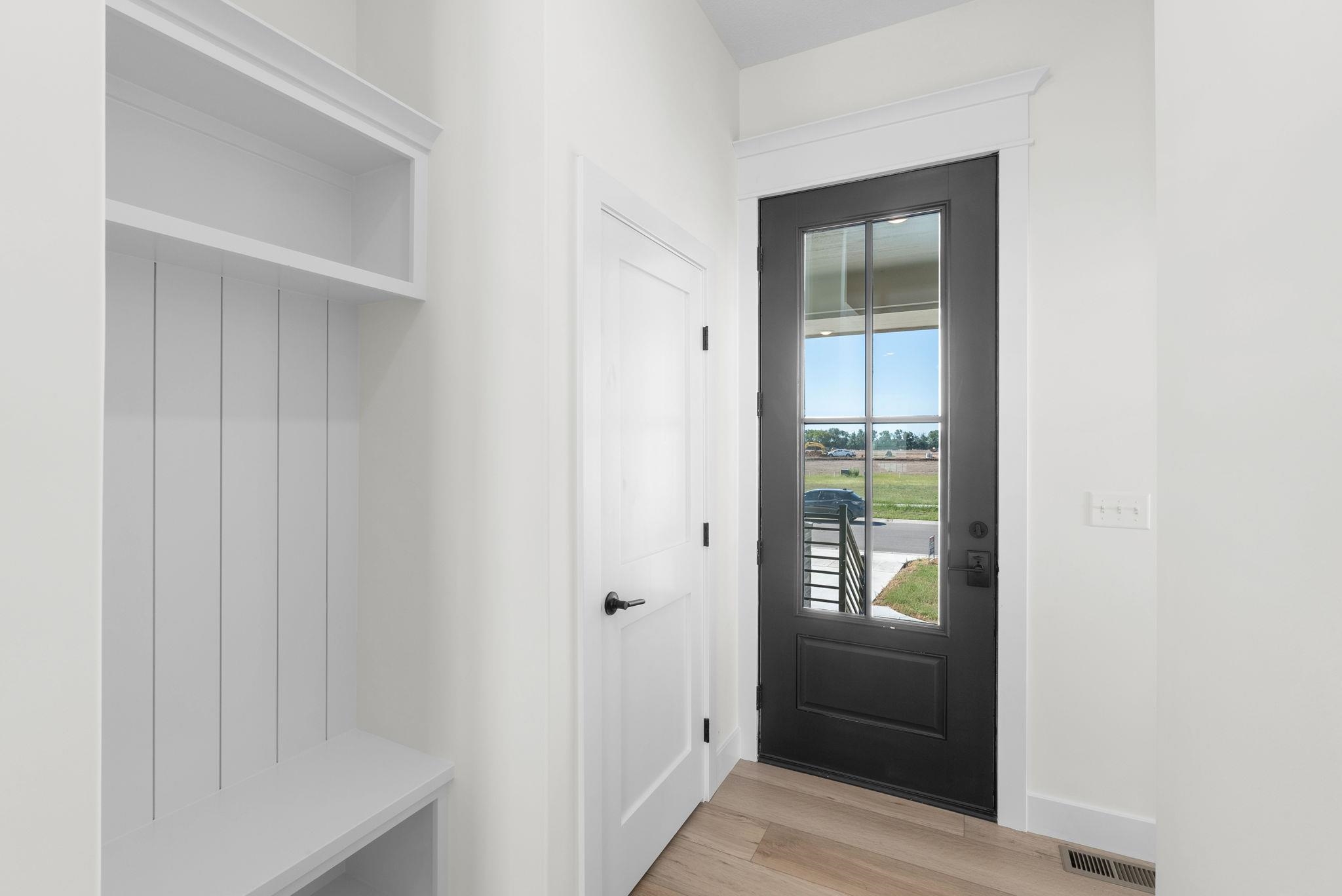 1230 W Ravendale Ln Property Photo 6