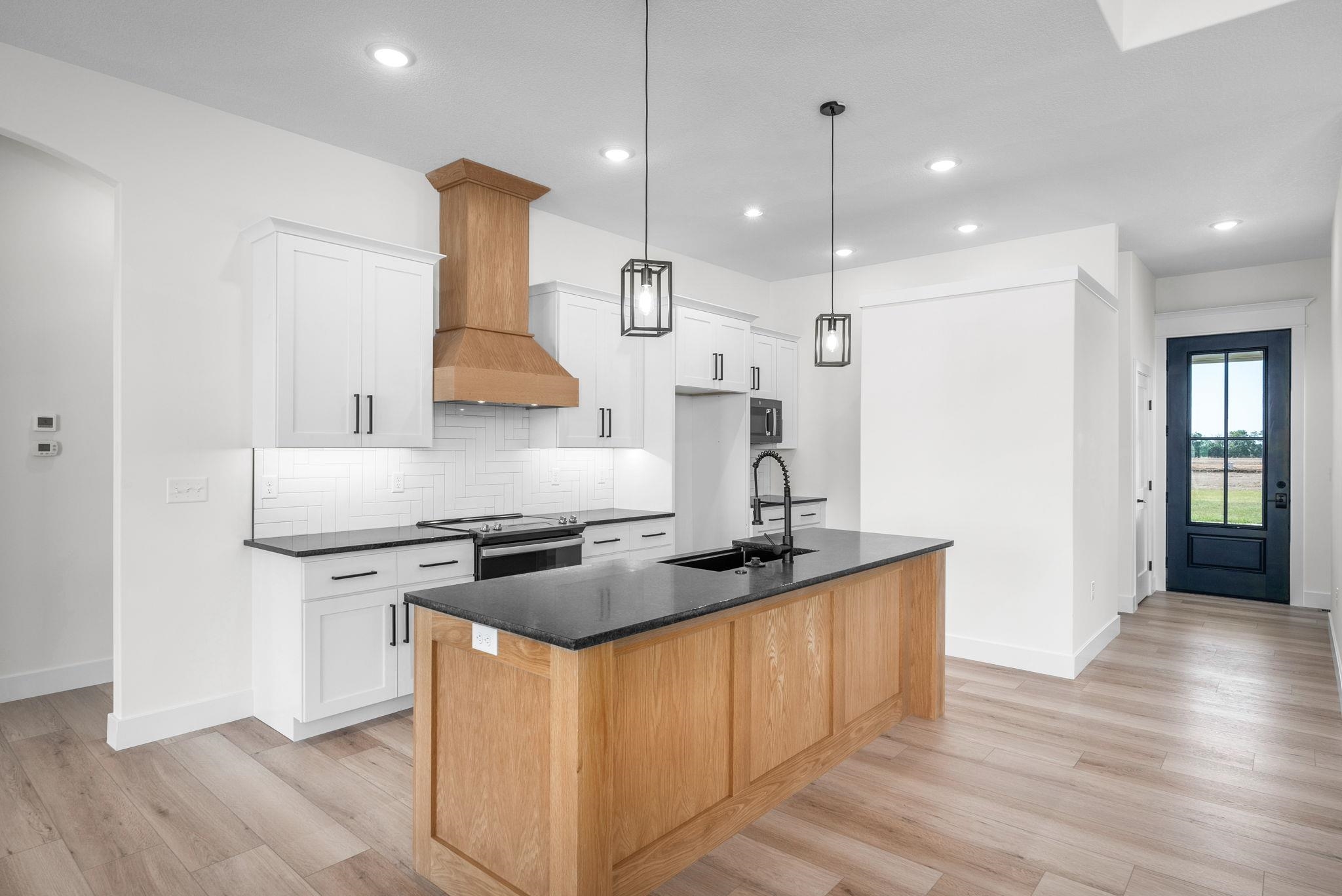 1230 W Ravendale Ln Property Photo 12