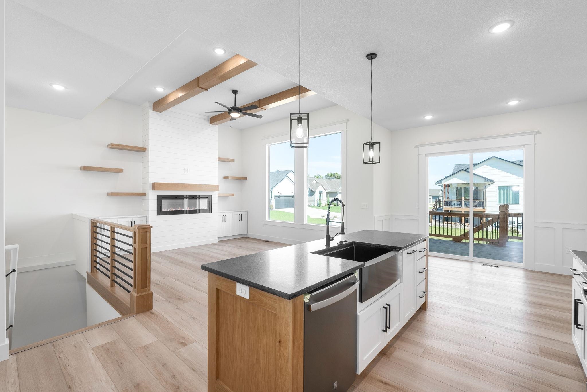 1230 W Ravendale Ln Property Photo 15