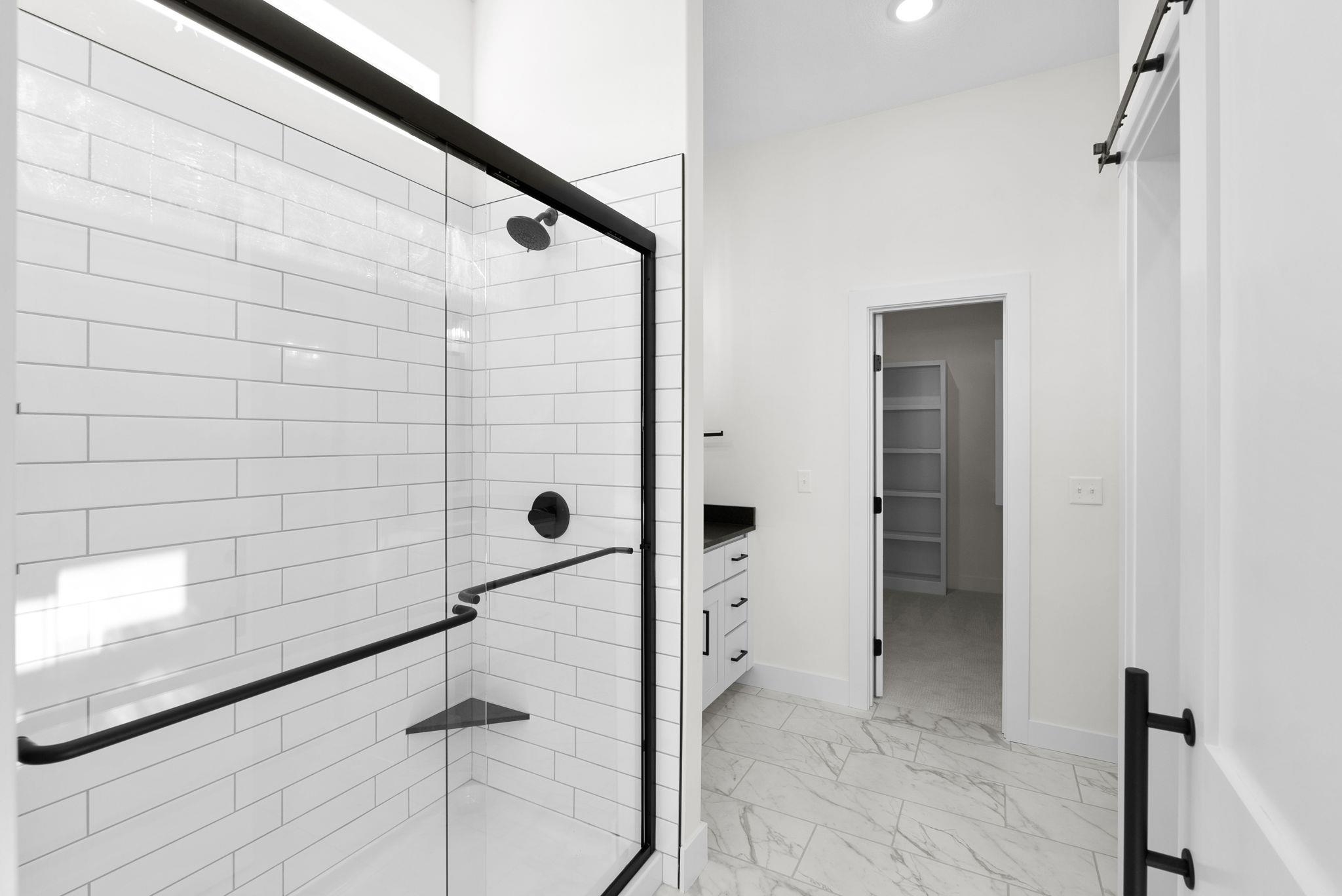 1230 W Ravendale Ln Property Photo 20