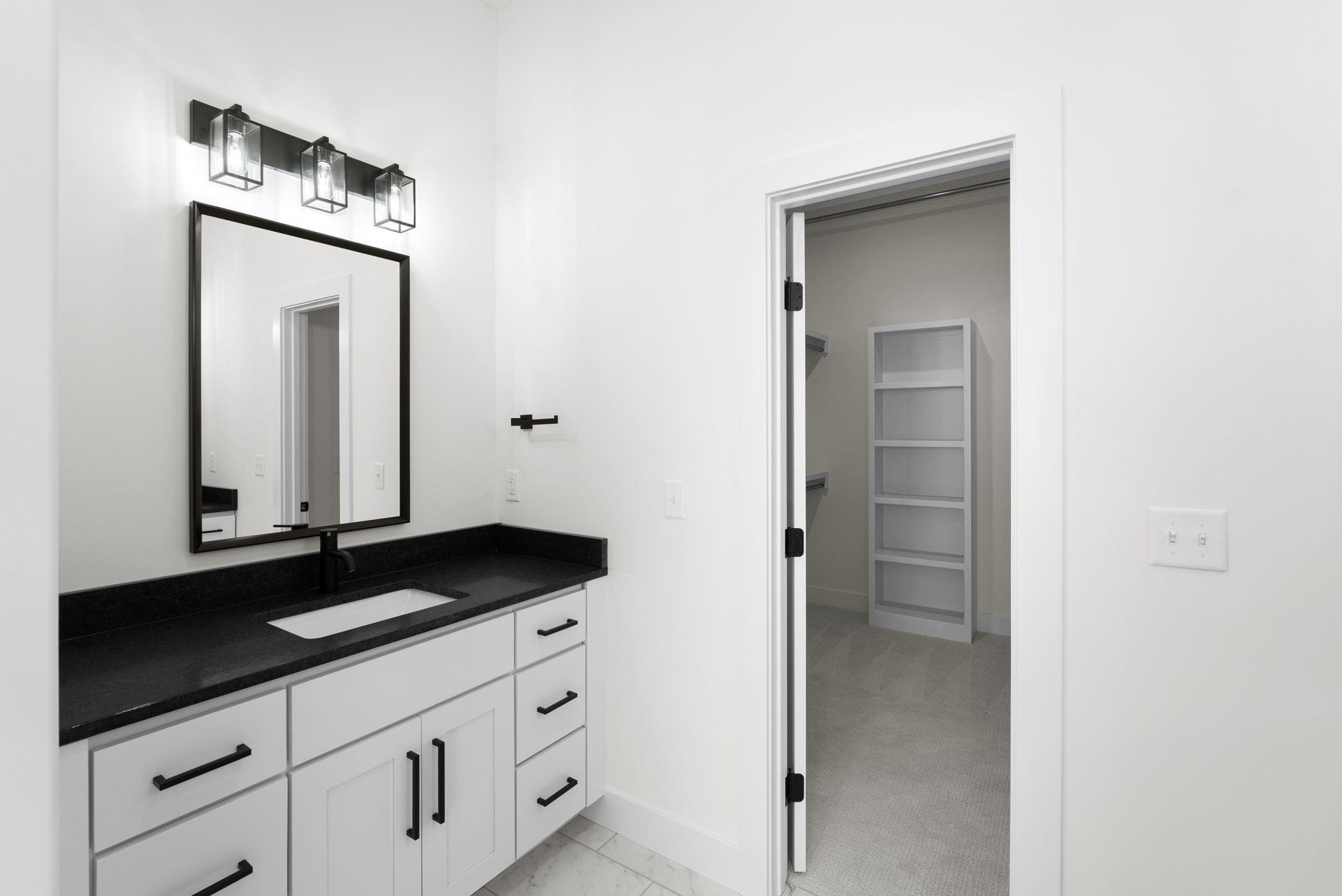 1230 W Ravendale Ln Property Photo 21