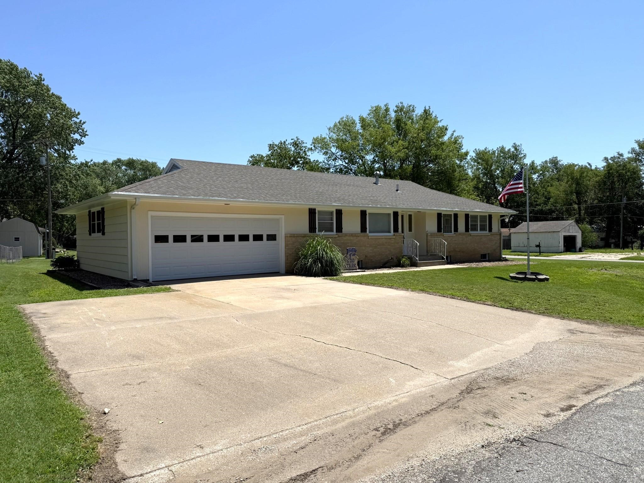 500 N Stark Street Property Photo 1