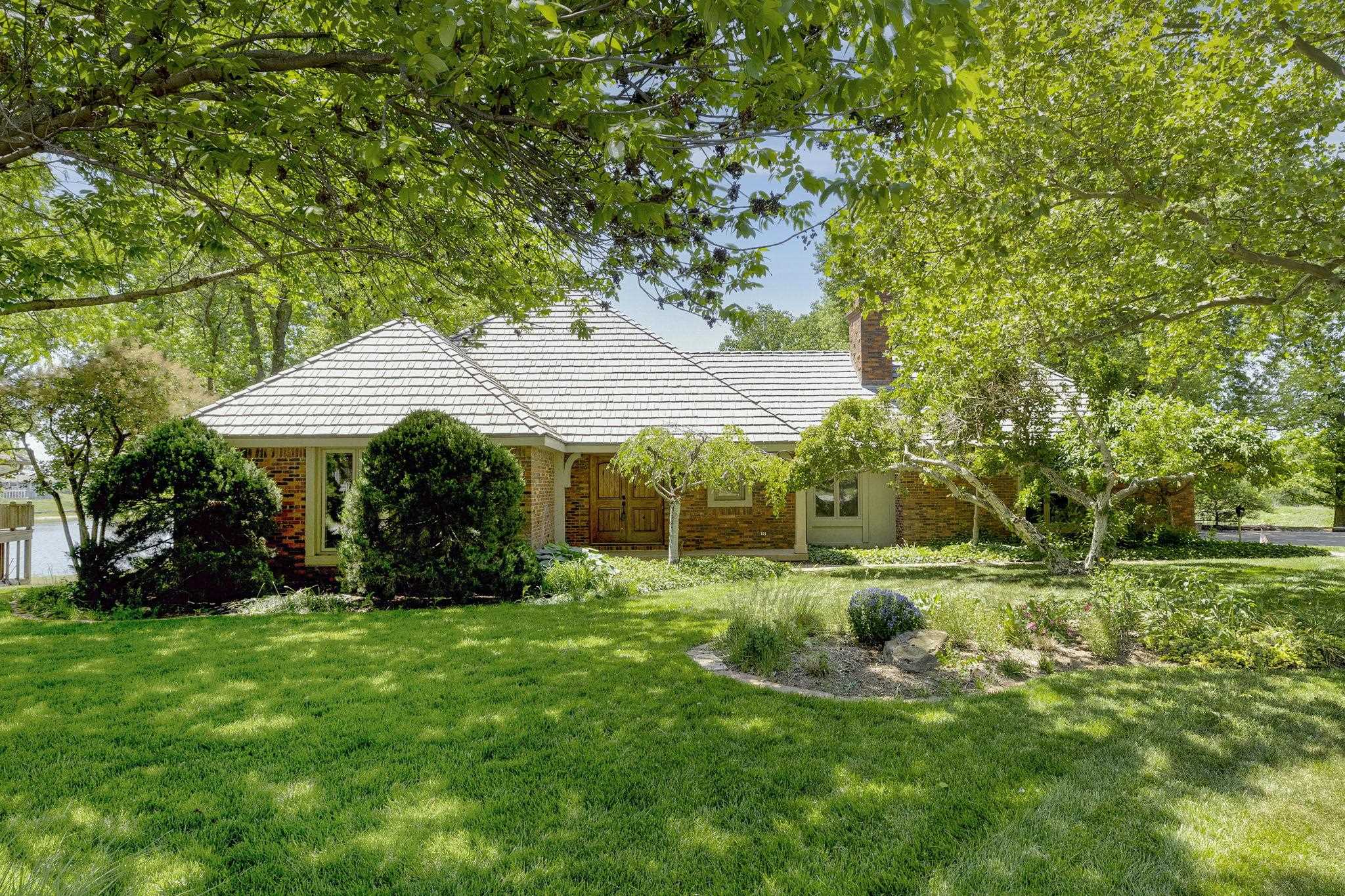 18 N Lakeview Dr Property Photo 1