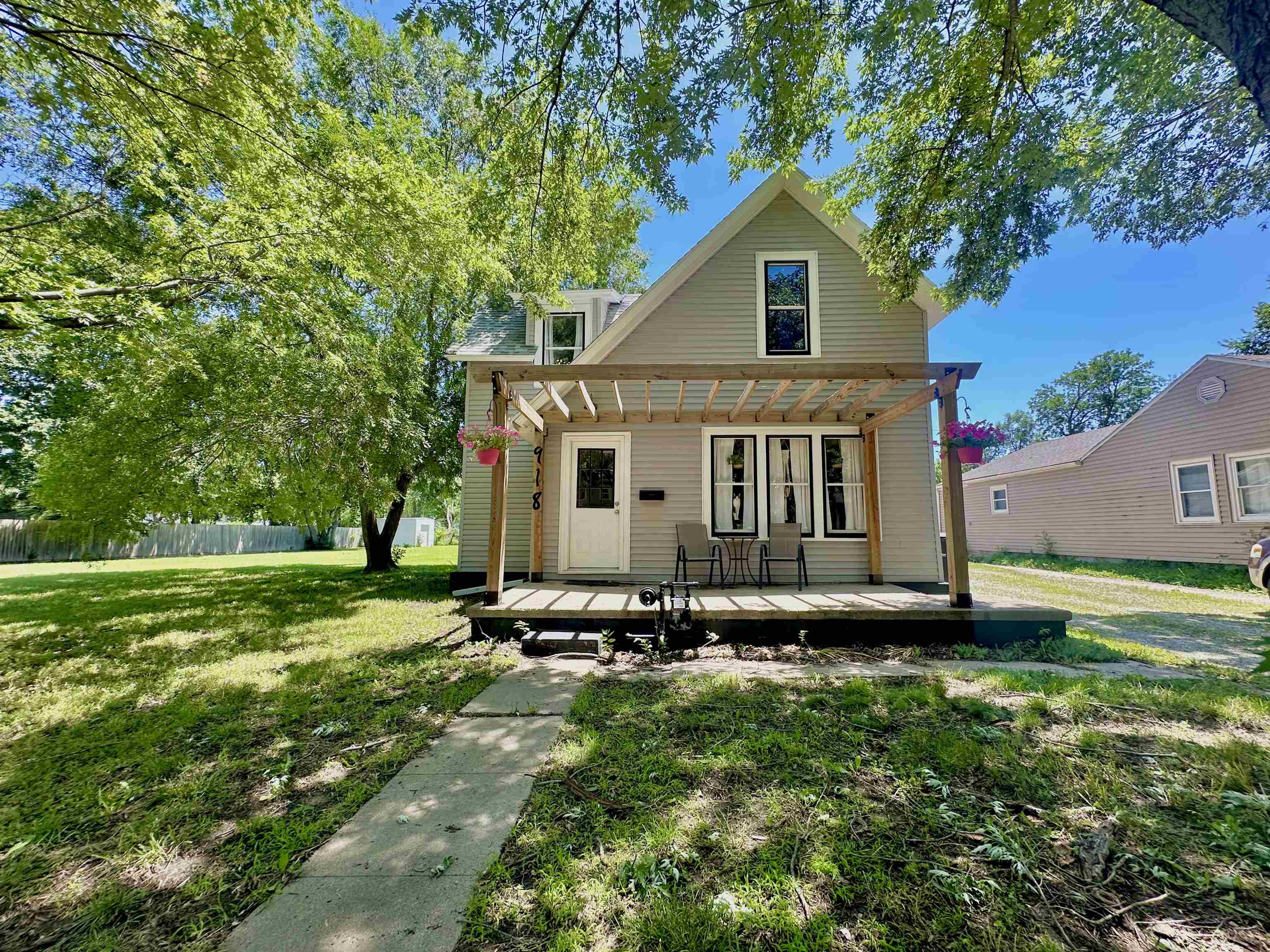 918 N Logan St Property Photo