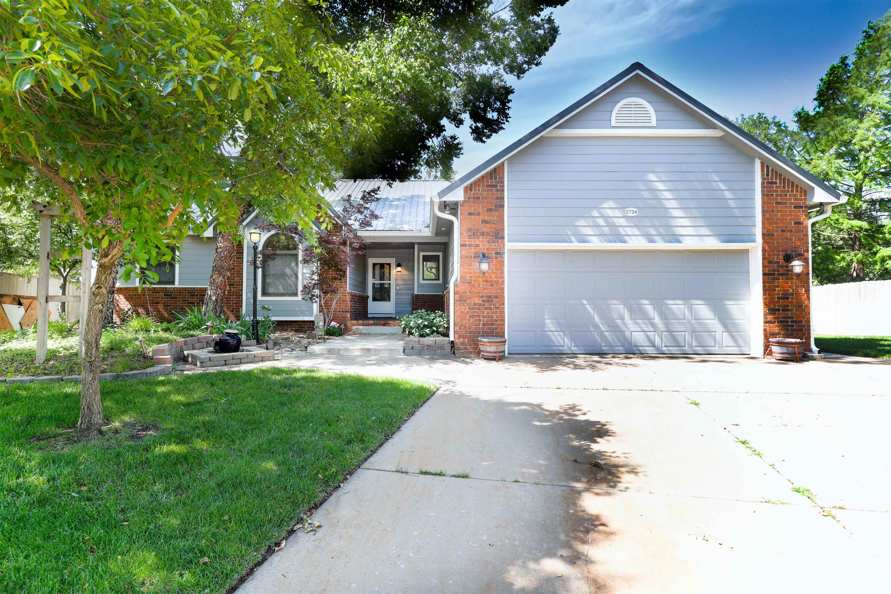 2734 S Carrwood Cir. Property Photo 1