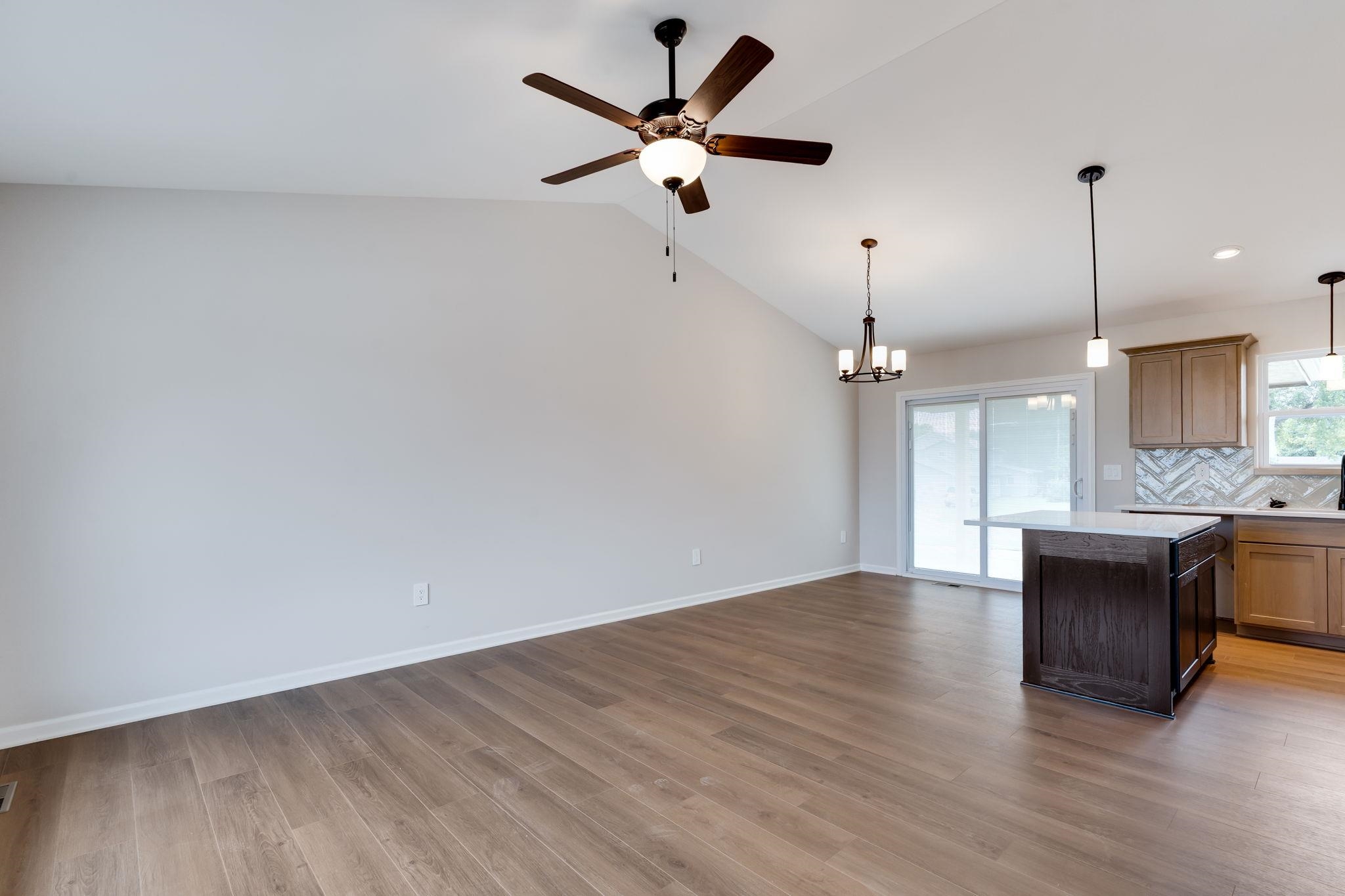 1631 N Magnolia Ct Property Photo 2