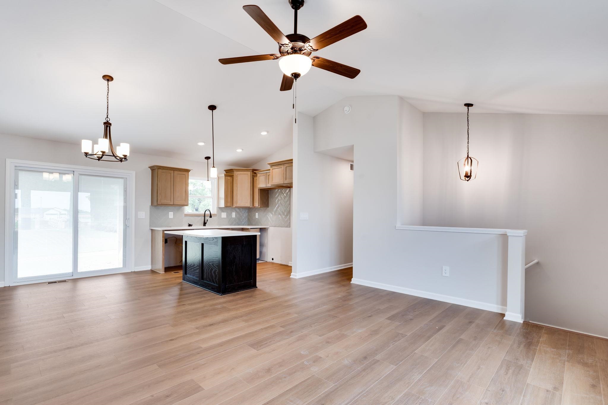 1631 N Magnolia Ct Property Photo 3