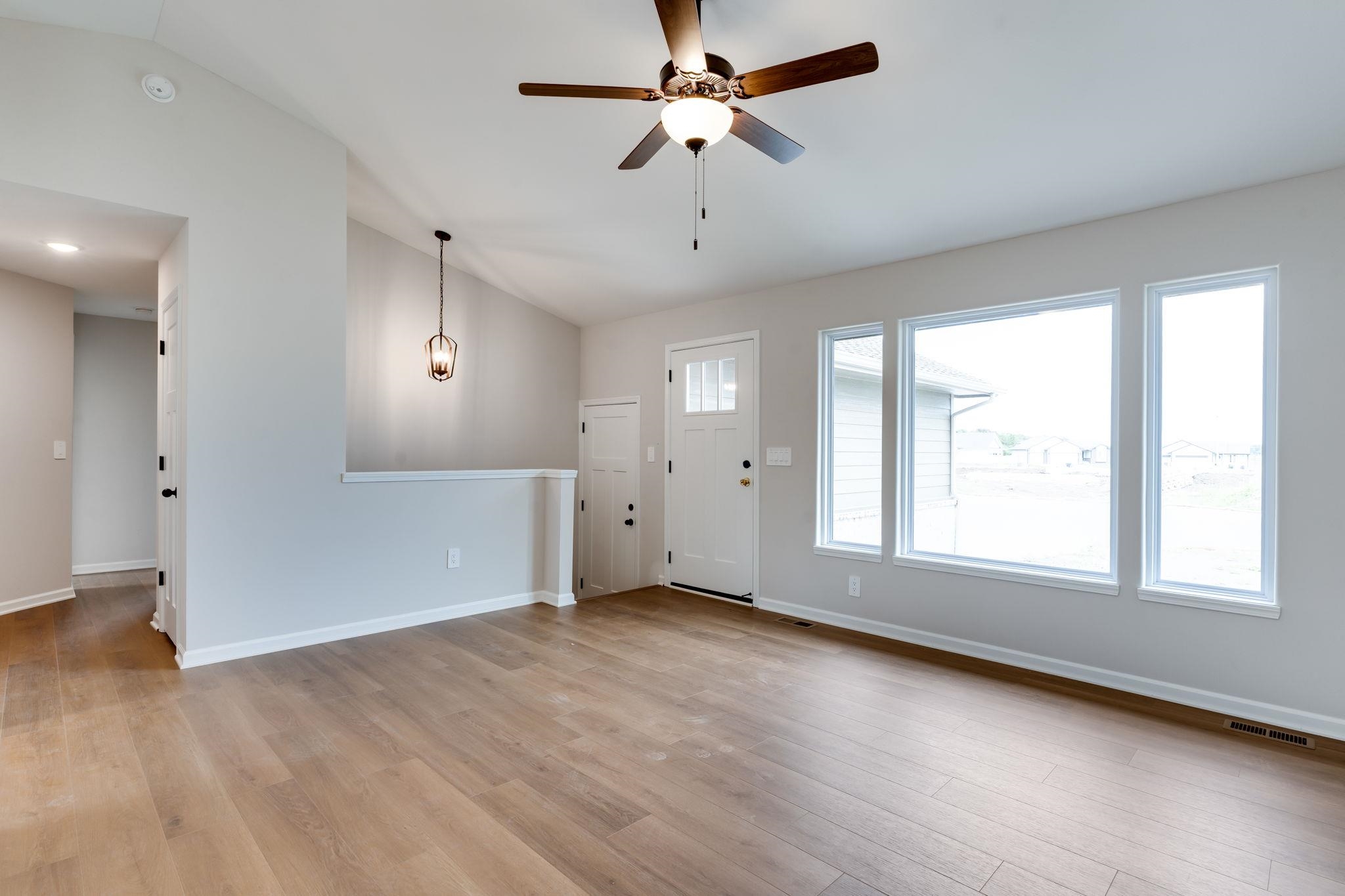 1631 N Magnolia Ct Property Photo 4