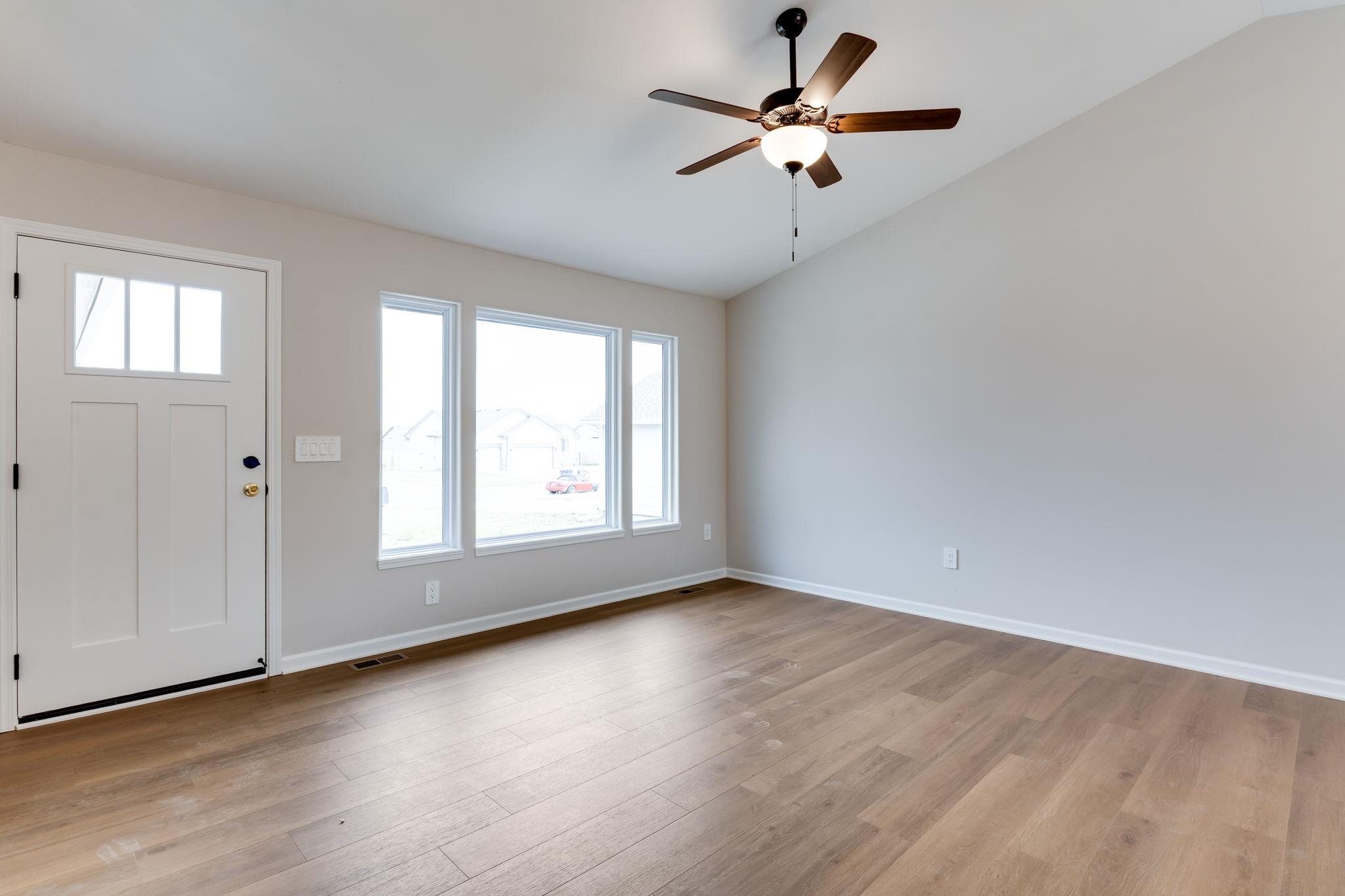 1631 N Magnolia Ct Property Photo 6