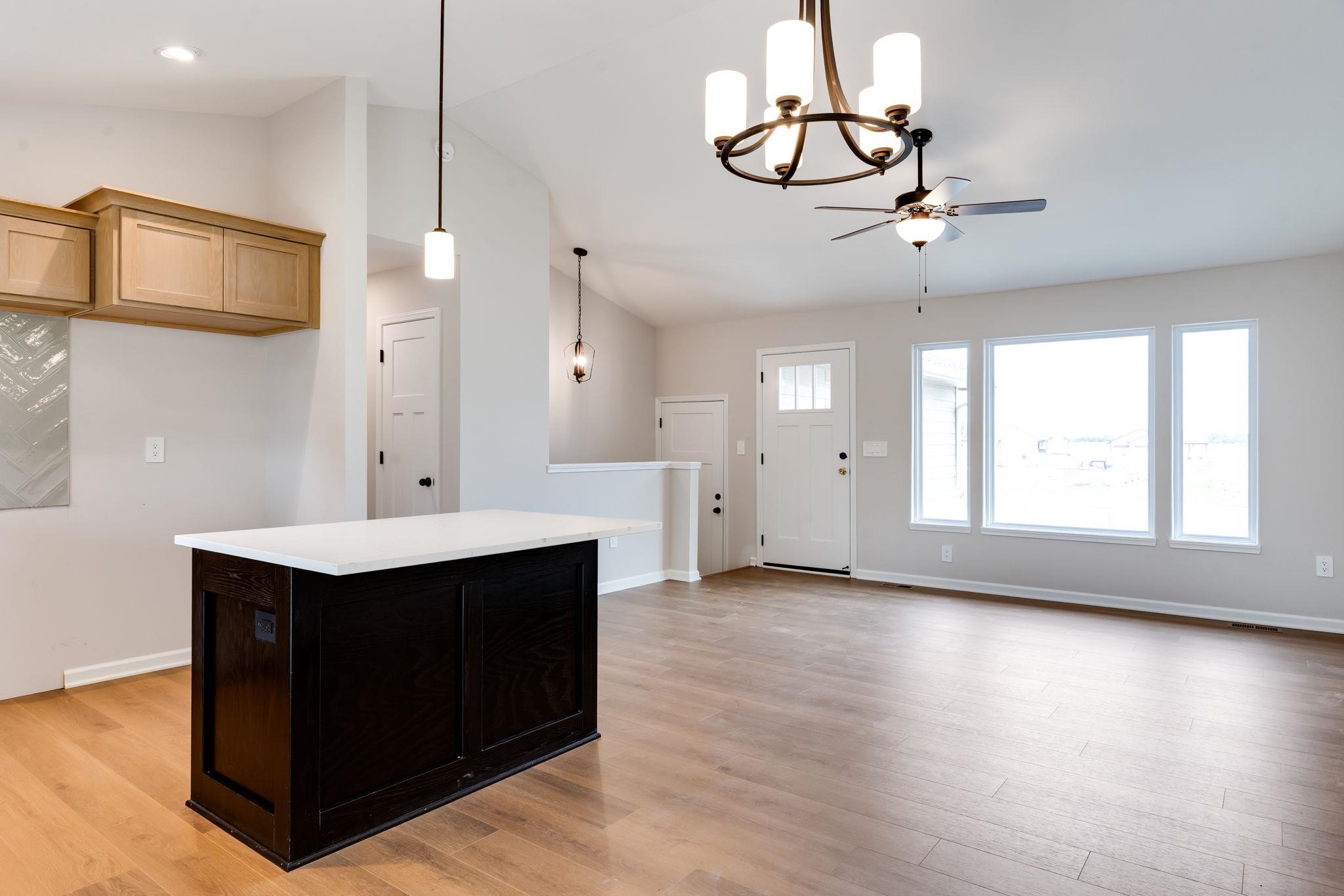 1631 N Magnolia Ct Property Photo 8