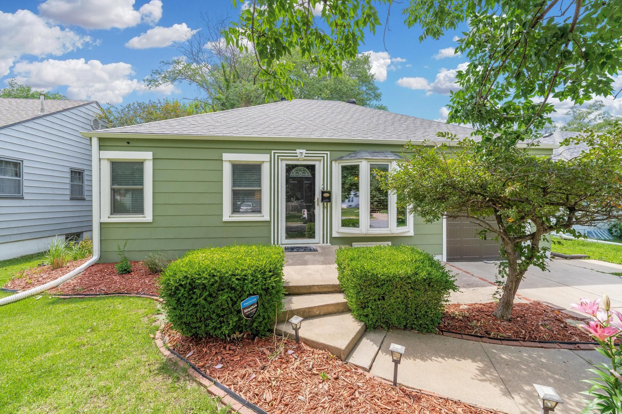 241 S Battin St Property Photo 1