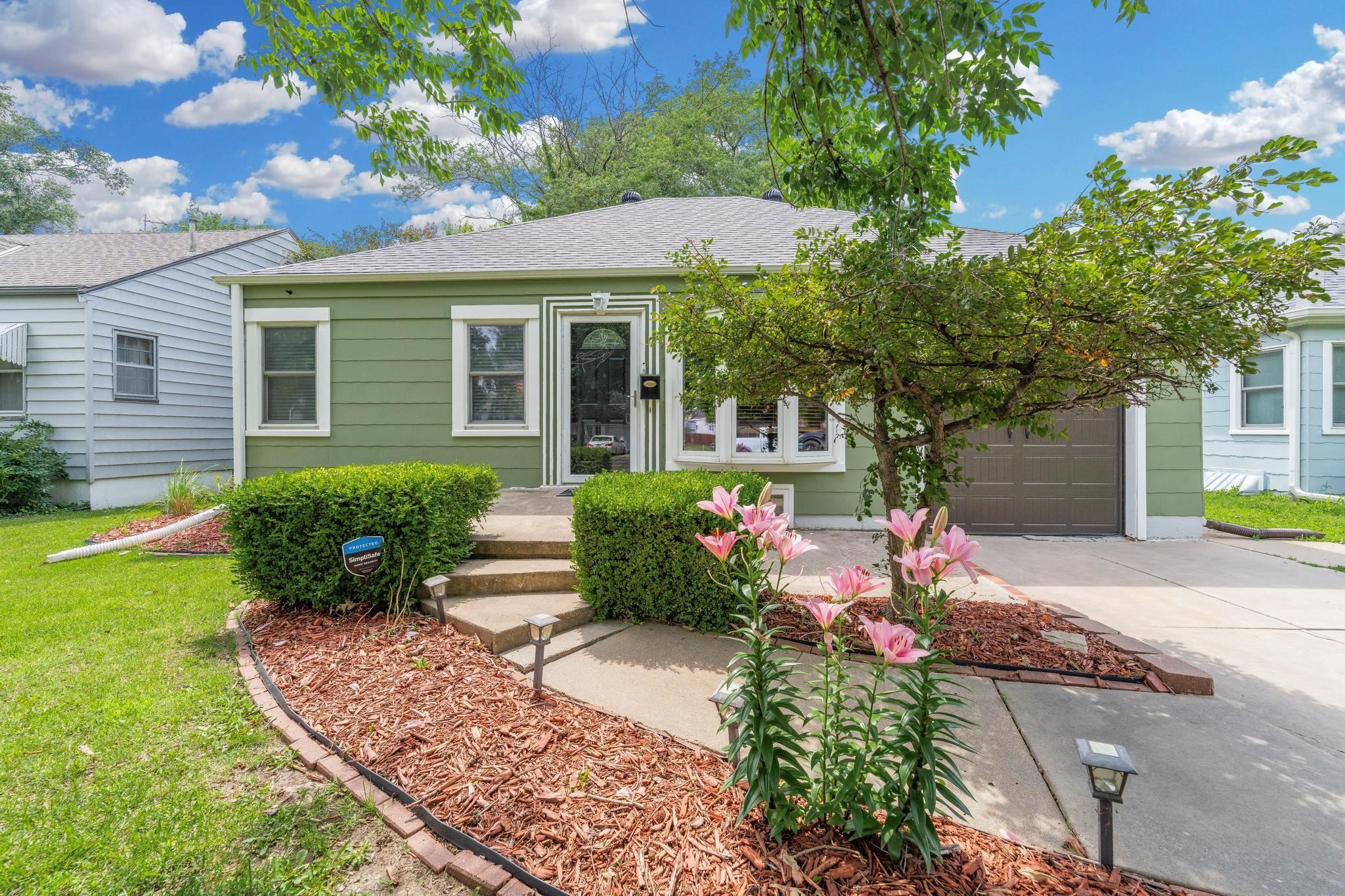 241 S Battin St Property Photo 2