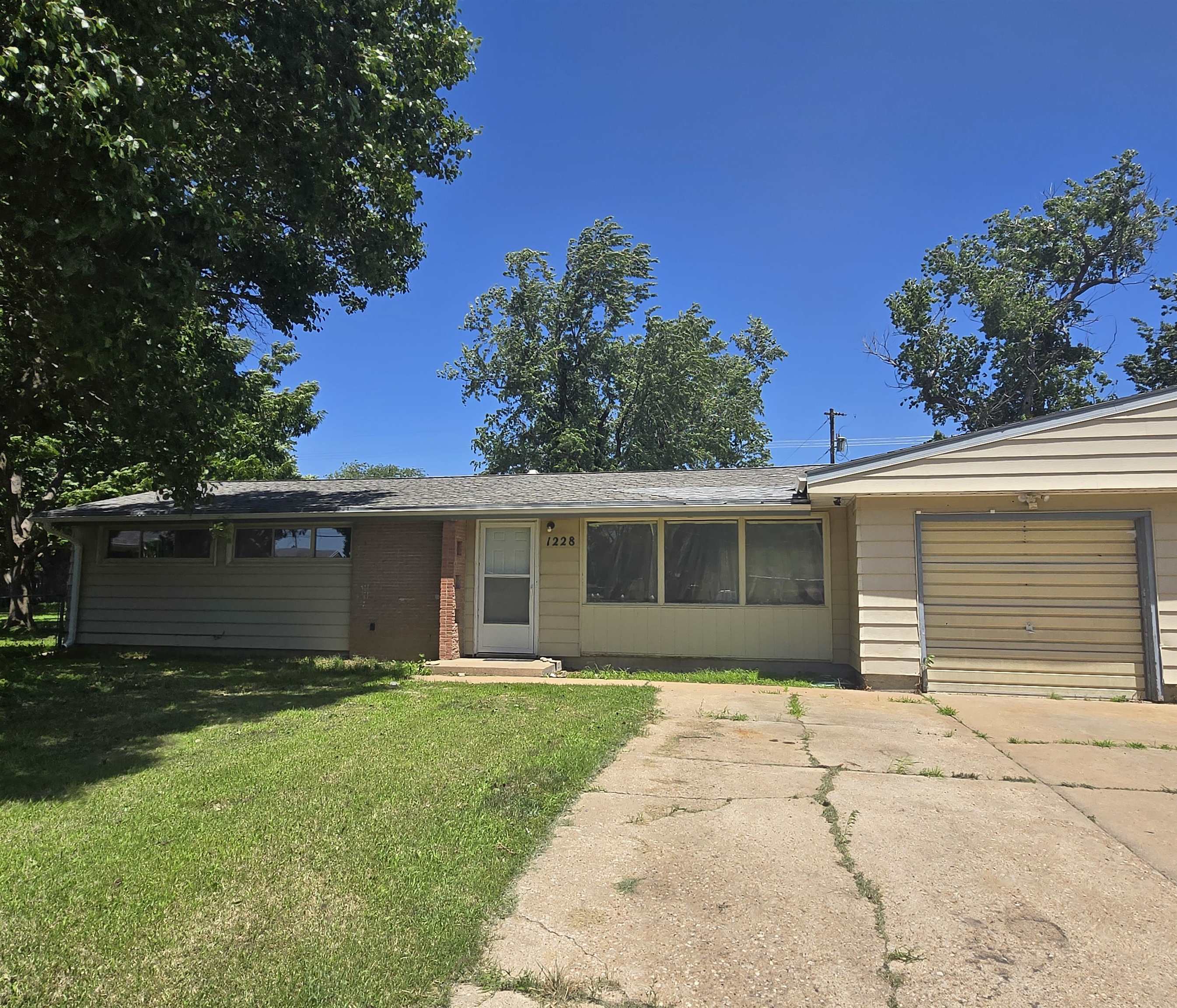 1228 Crescent Dr Property Photo 1