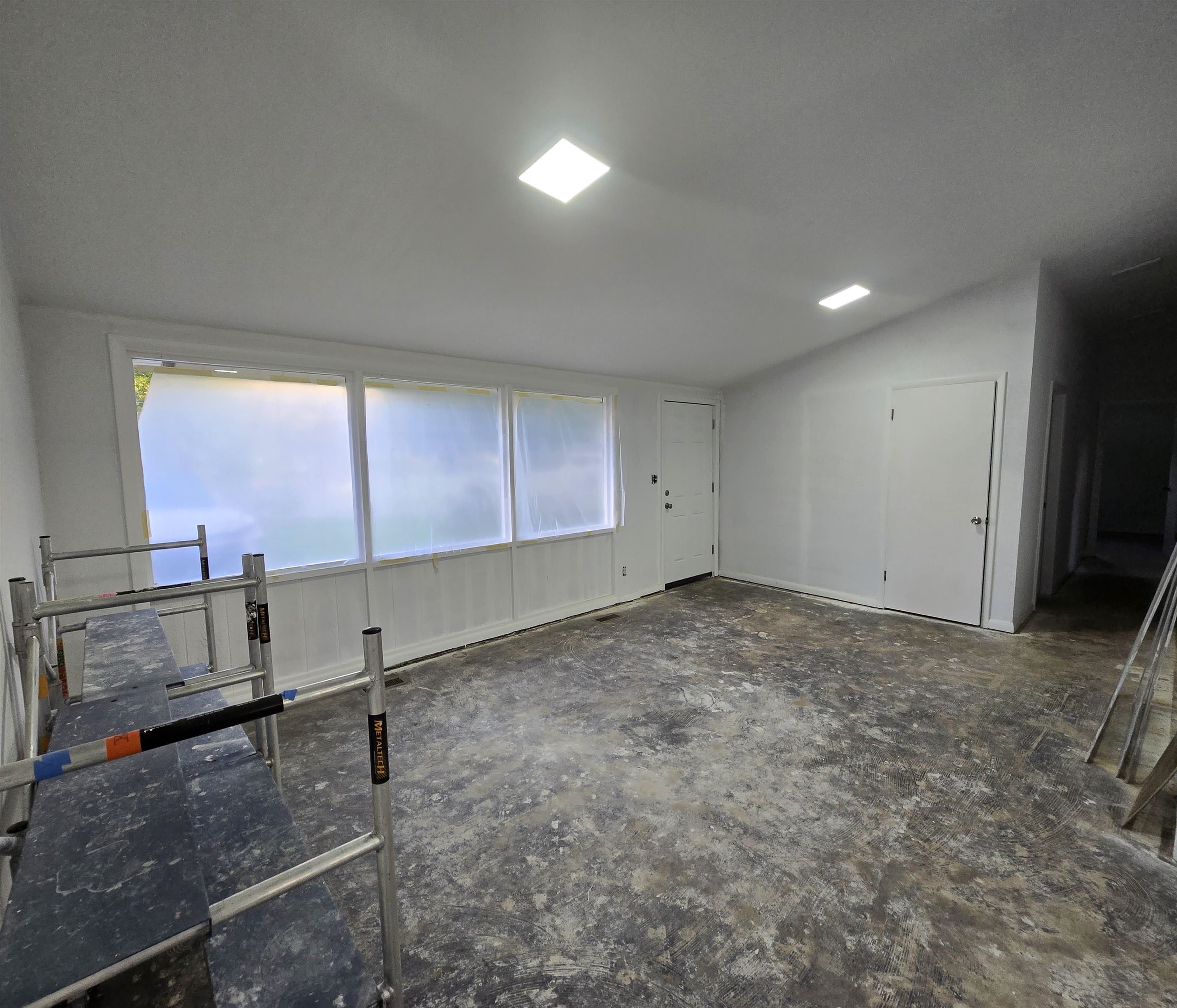 1228 Crescent Dr Property Photo 3