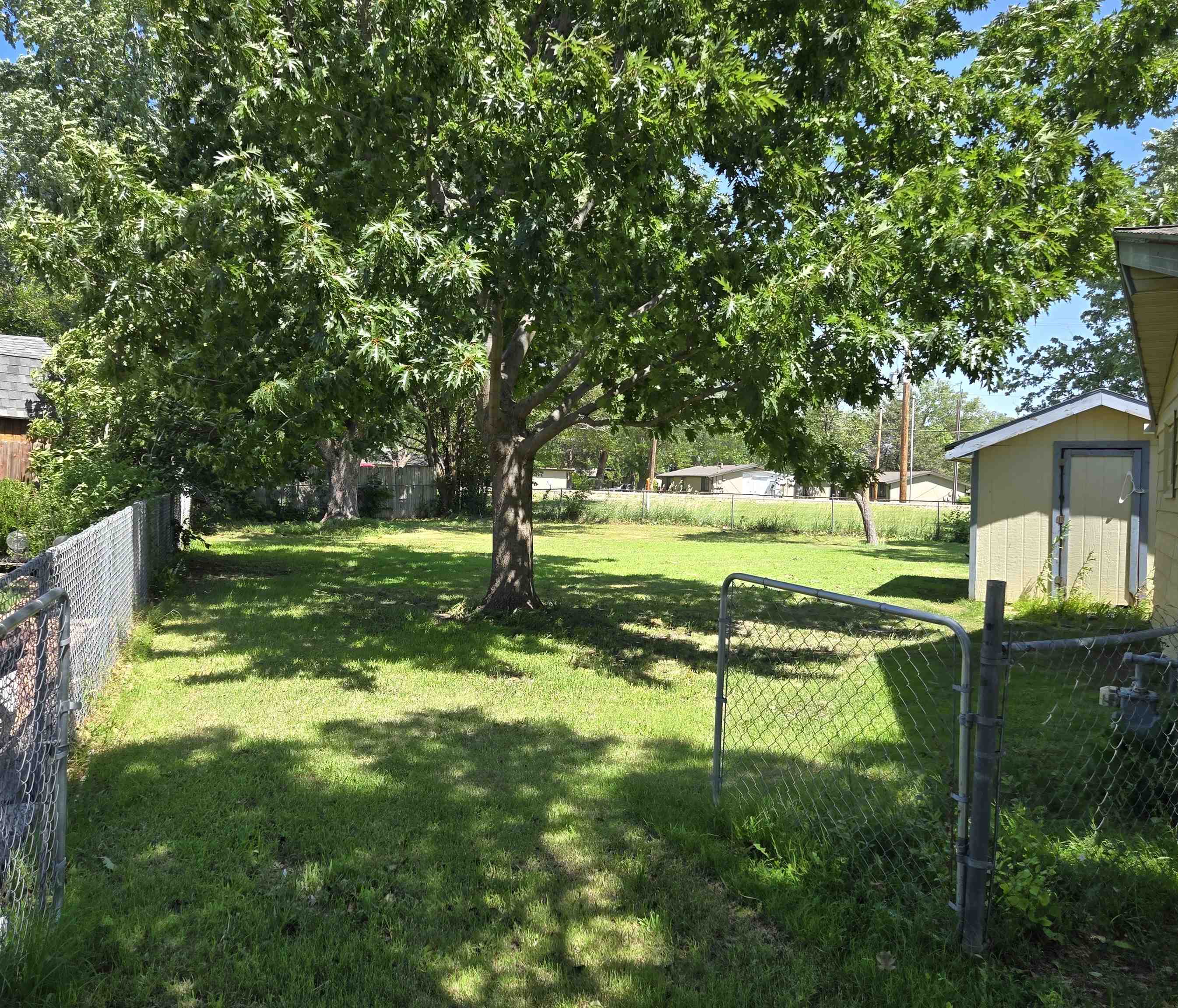 1228 Crescent Dr Property Photo 22