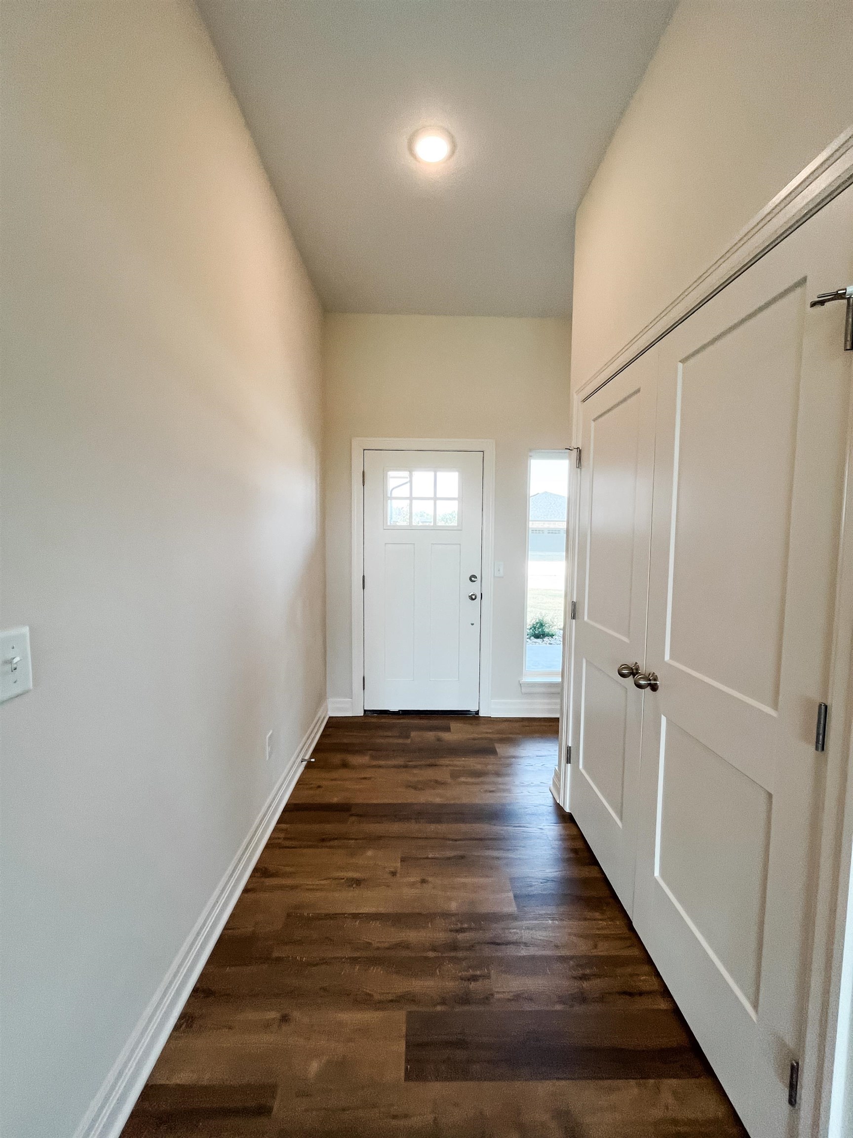 1631 N Forestview Ct Property Photo 2