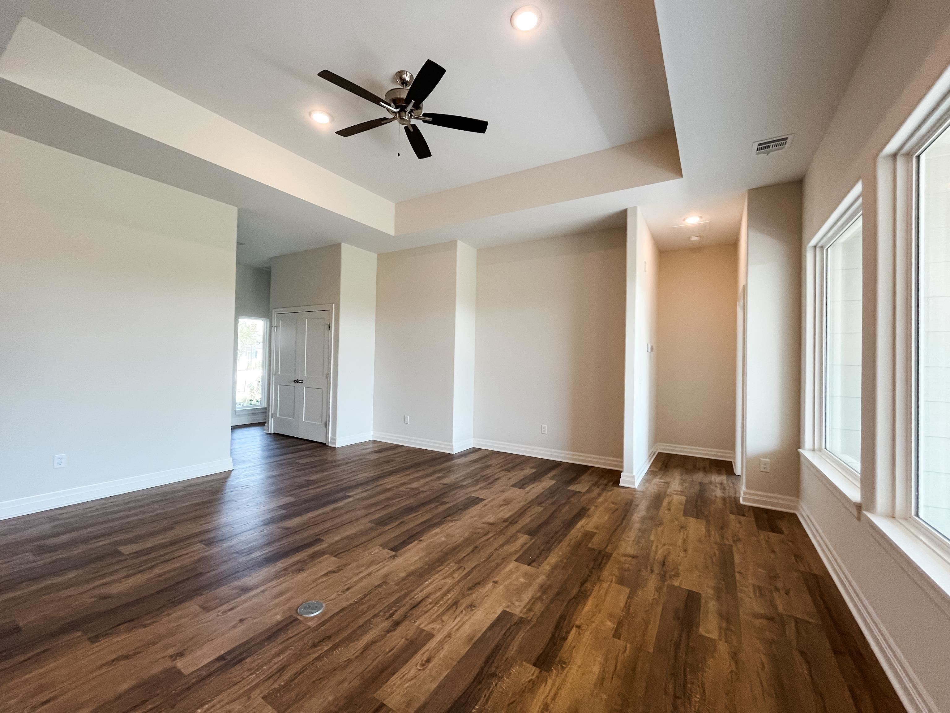 1631 N Forestview Ct Property Photo 4