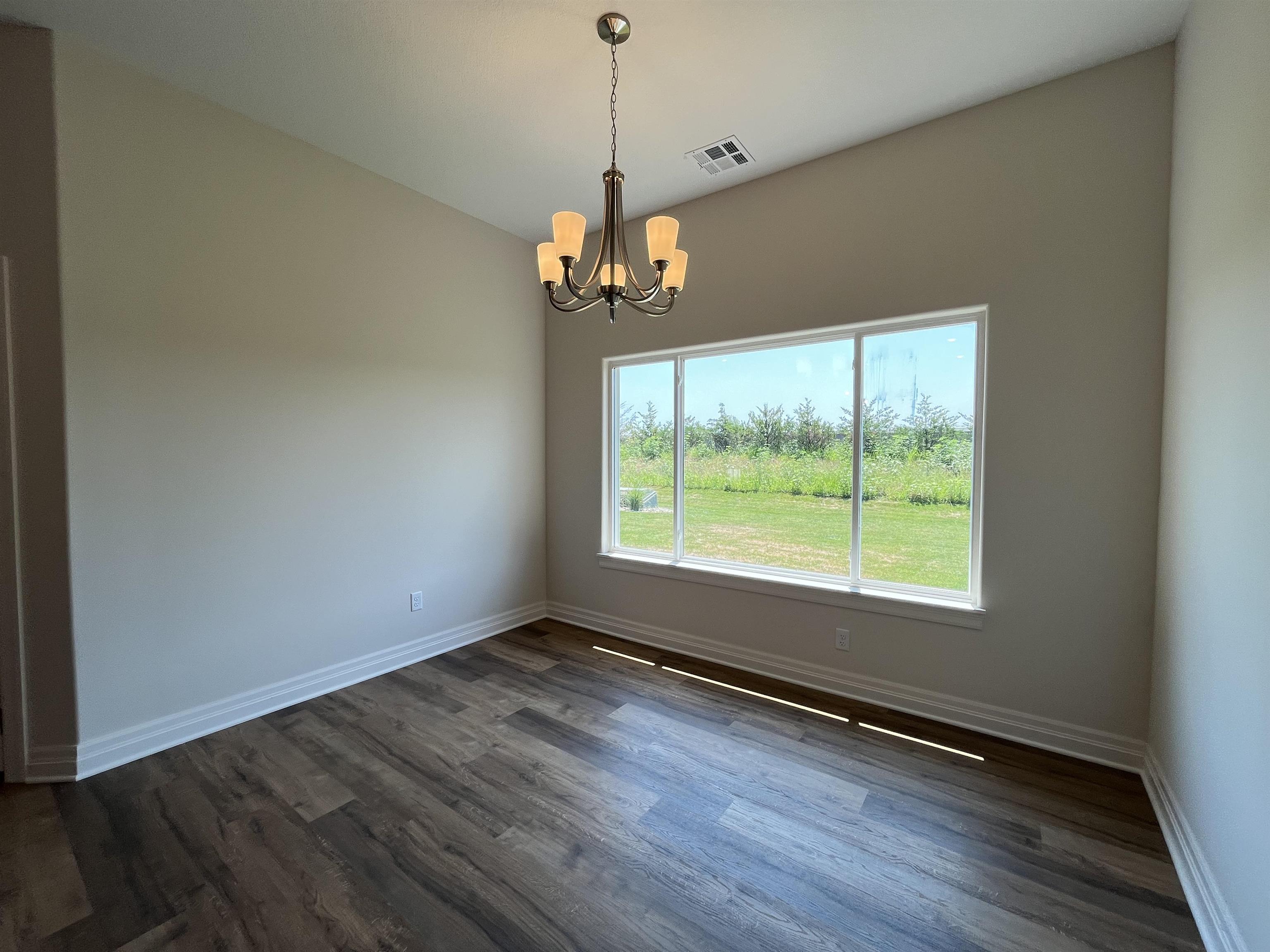 1631 N Forestview Ct Property Photo 6