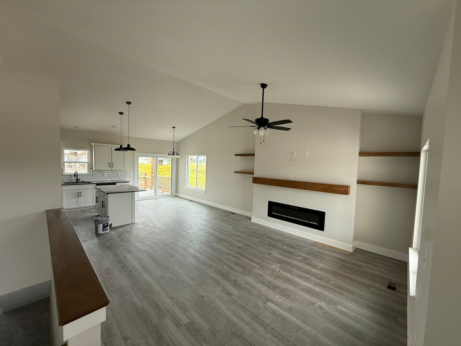 5852 N Newport Ct Property Photo 2