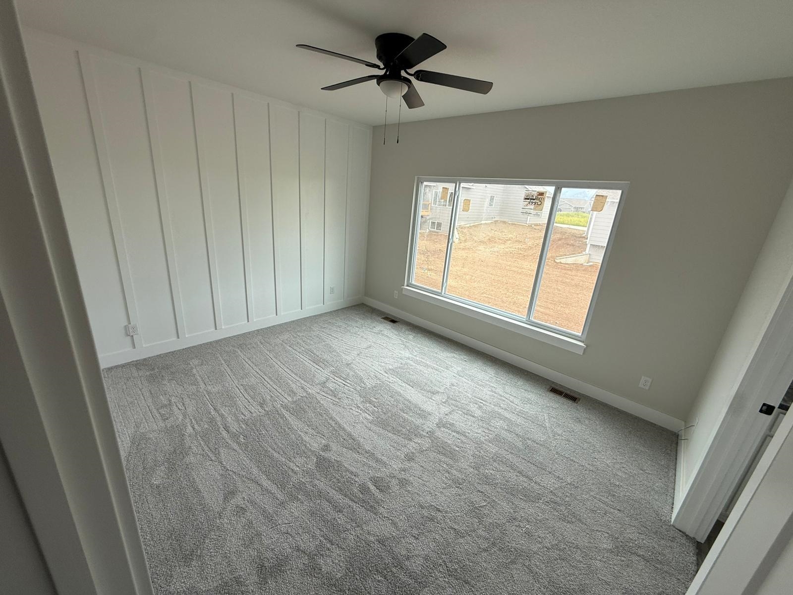 5852 N Newport Ct Property Photo 9