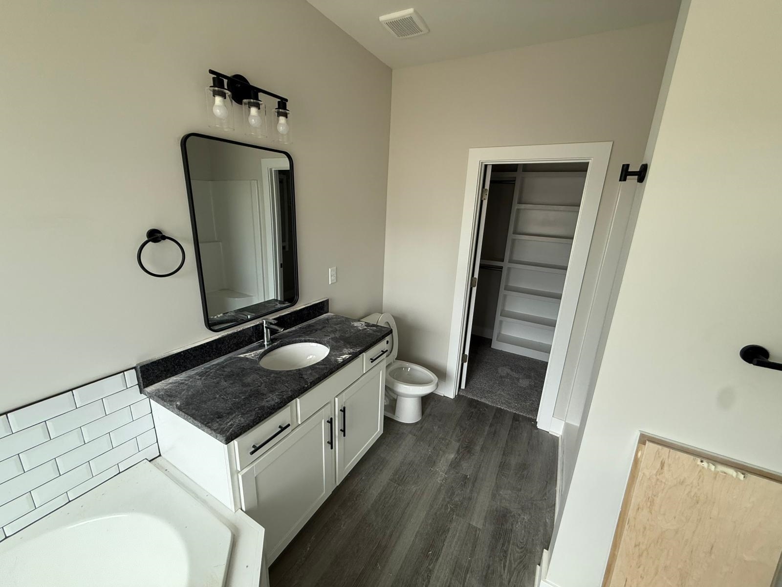 5852 N Newport Ct Property Photo 11