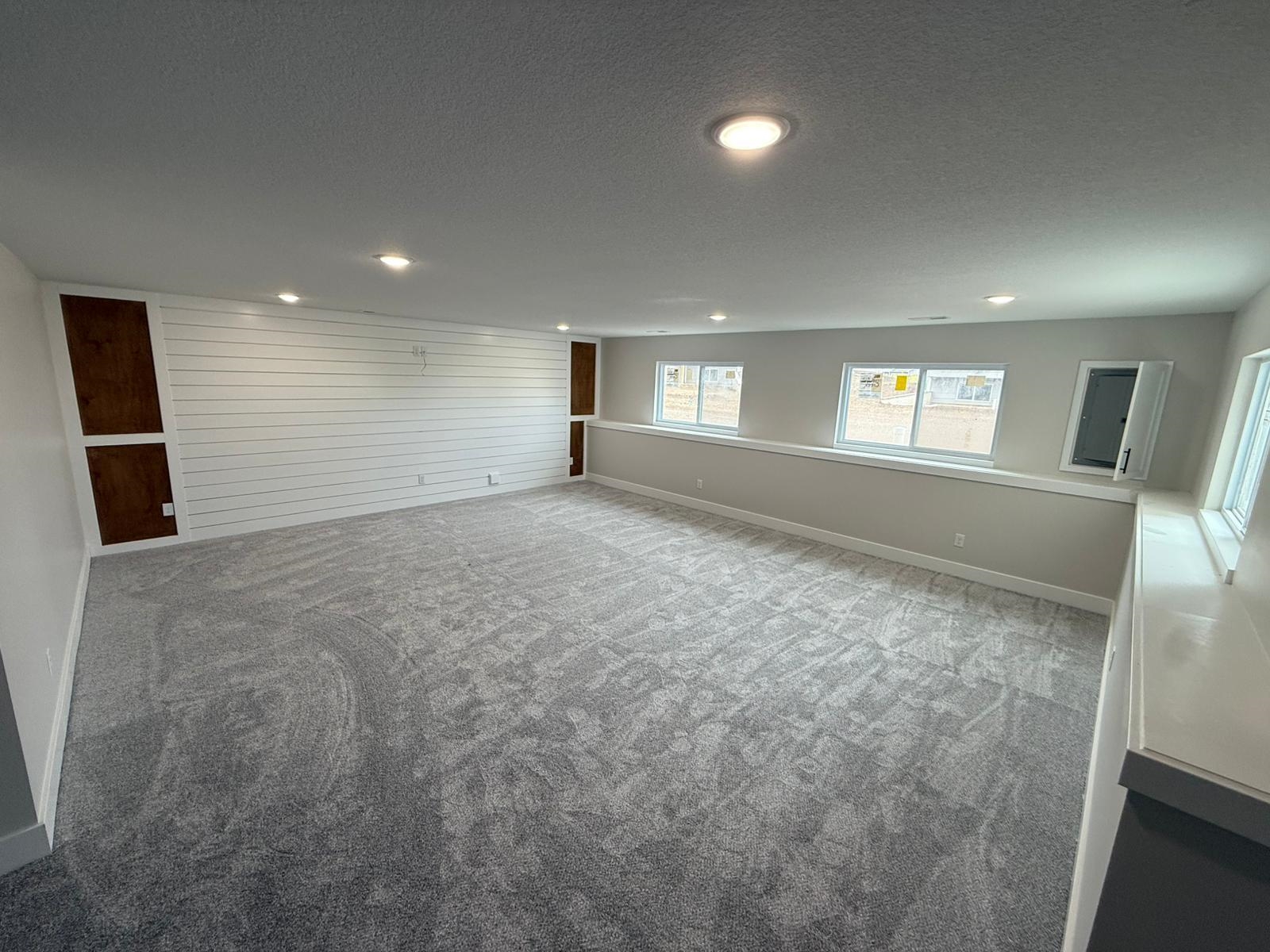 5852 N Newport Ct Property Photo 13