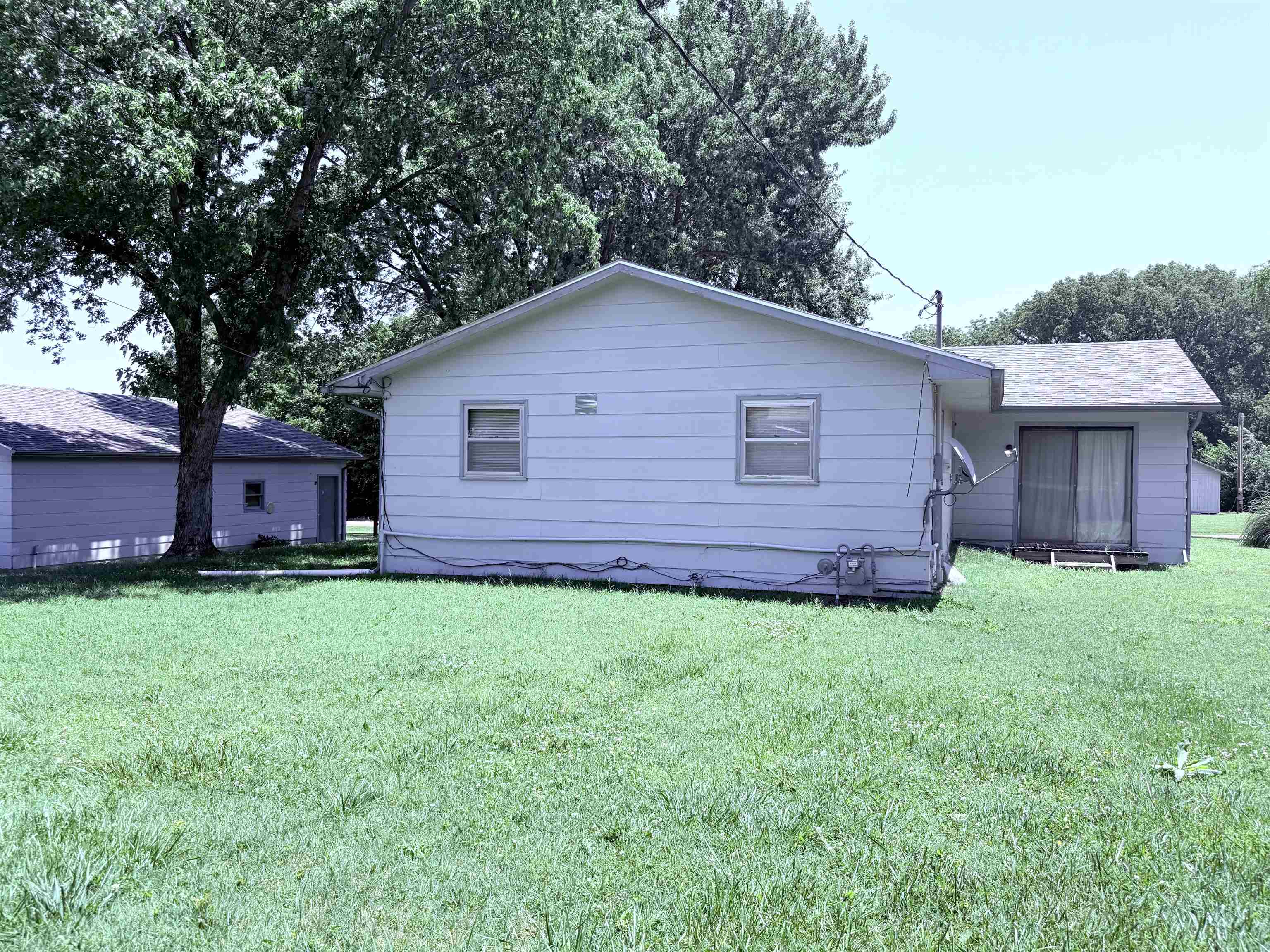 903 & 907 N Elm Property Photo 17