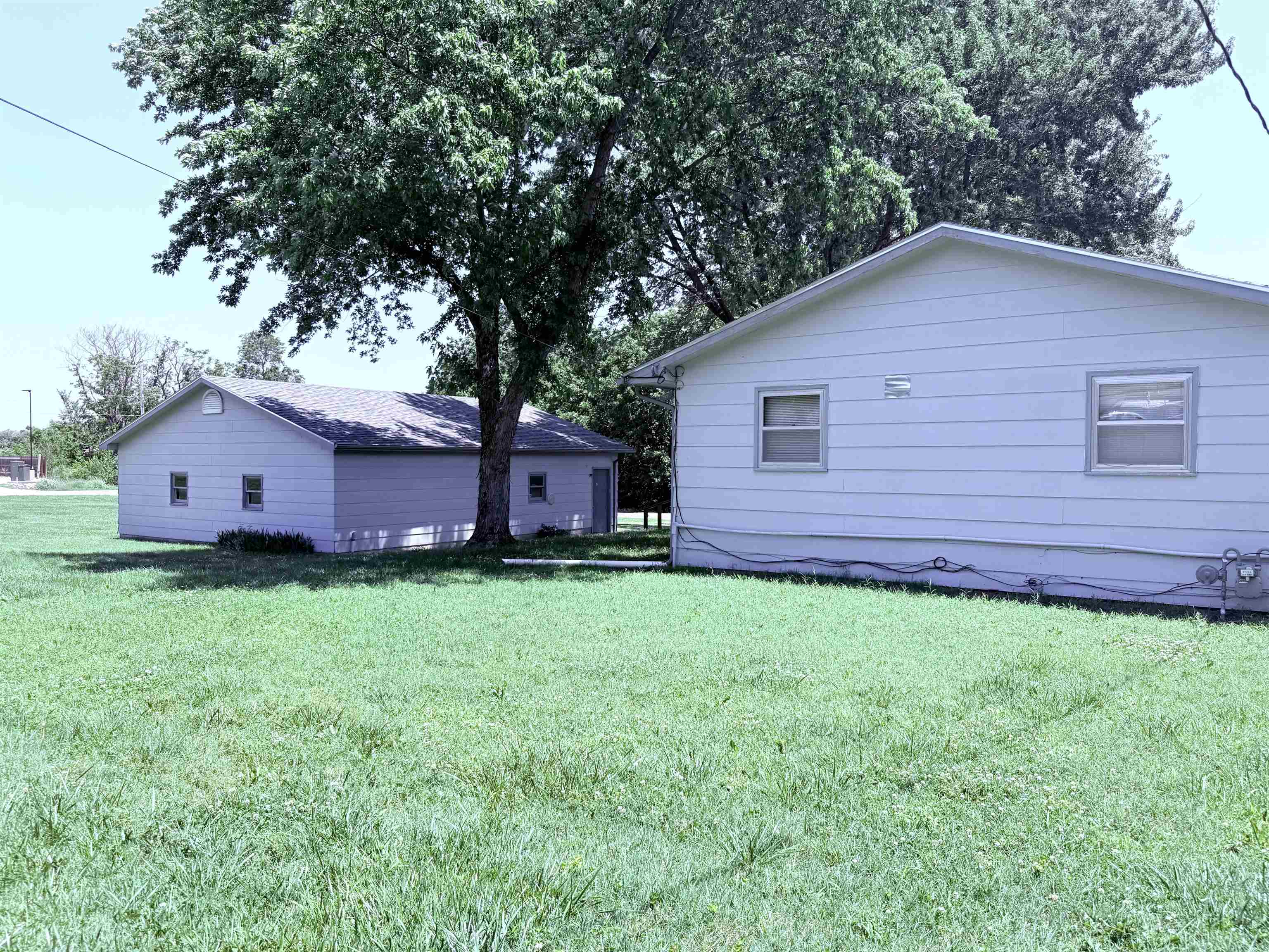 903 & 907 N Elm Property Photo 18