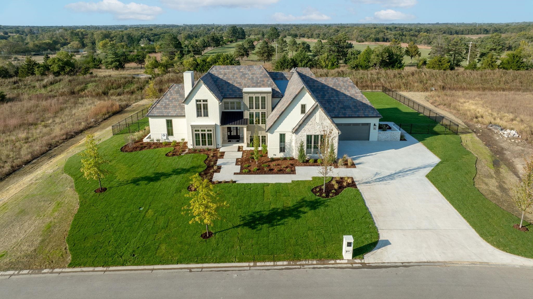 1102 E Flint Hills National Pkwy Property Photo 3