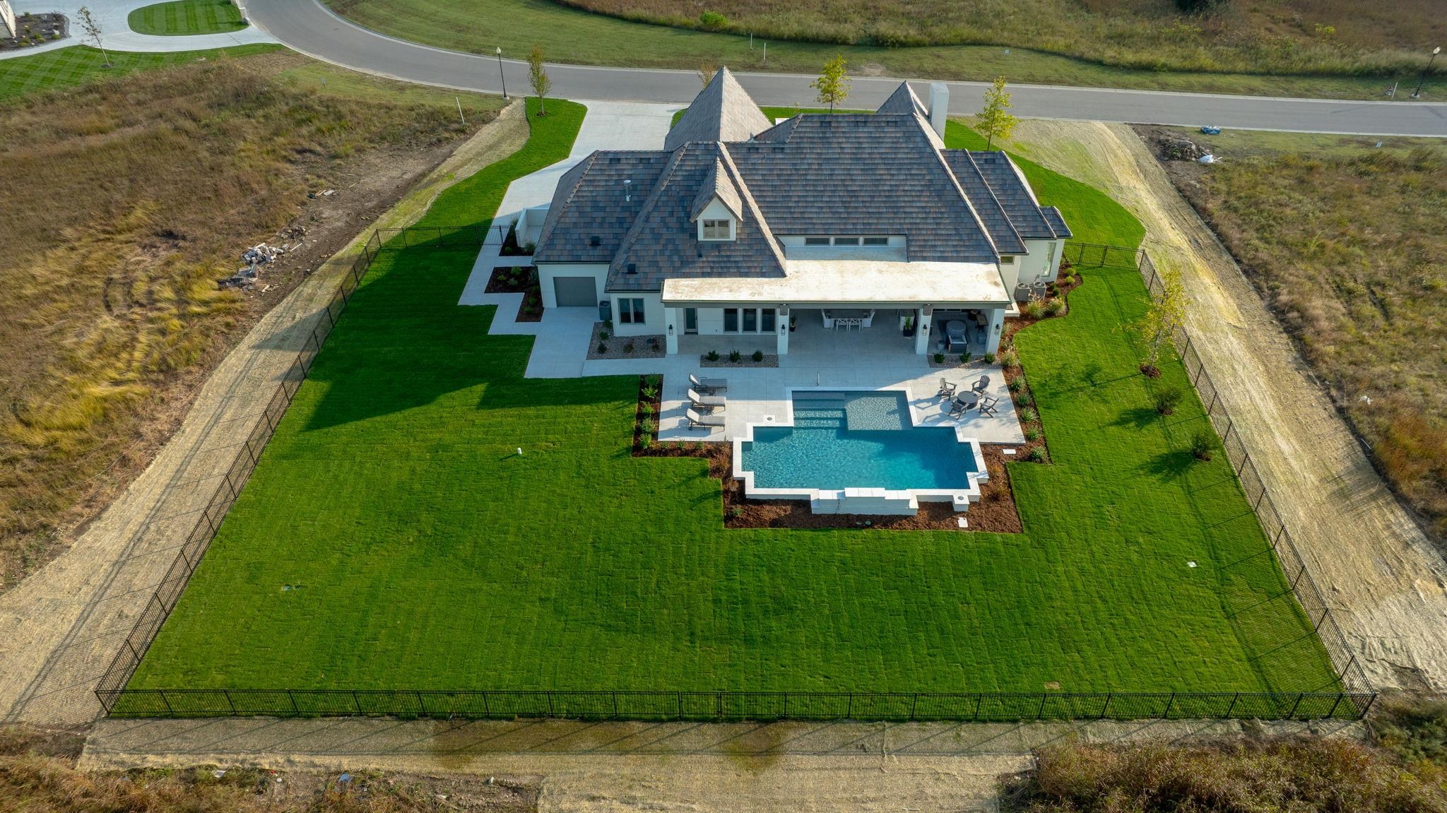 1102 E Flint Hills National Pkwy Property Photo 4