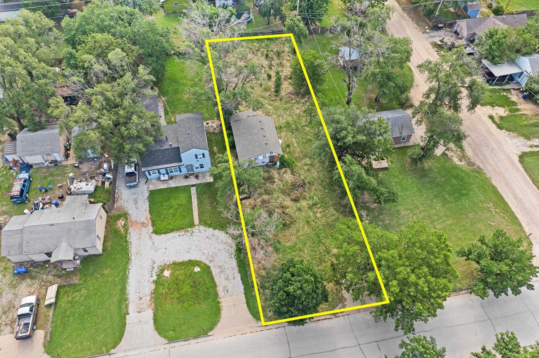 602 N Flora St Property Photo 1
