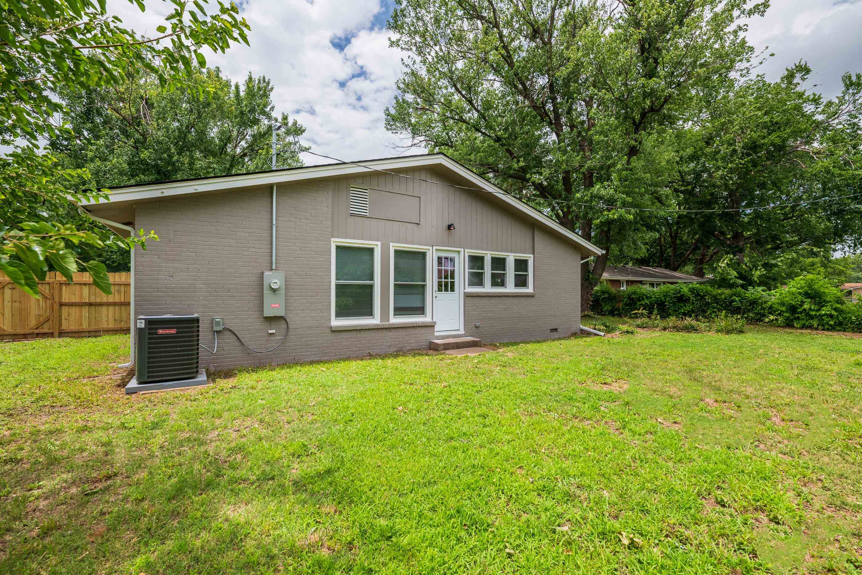 820 N Brownthrush Ln Property Photo 24