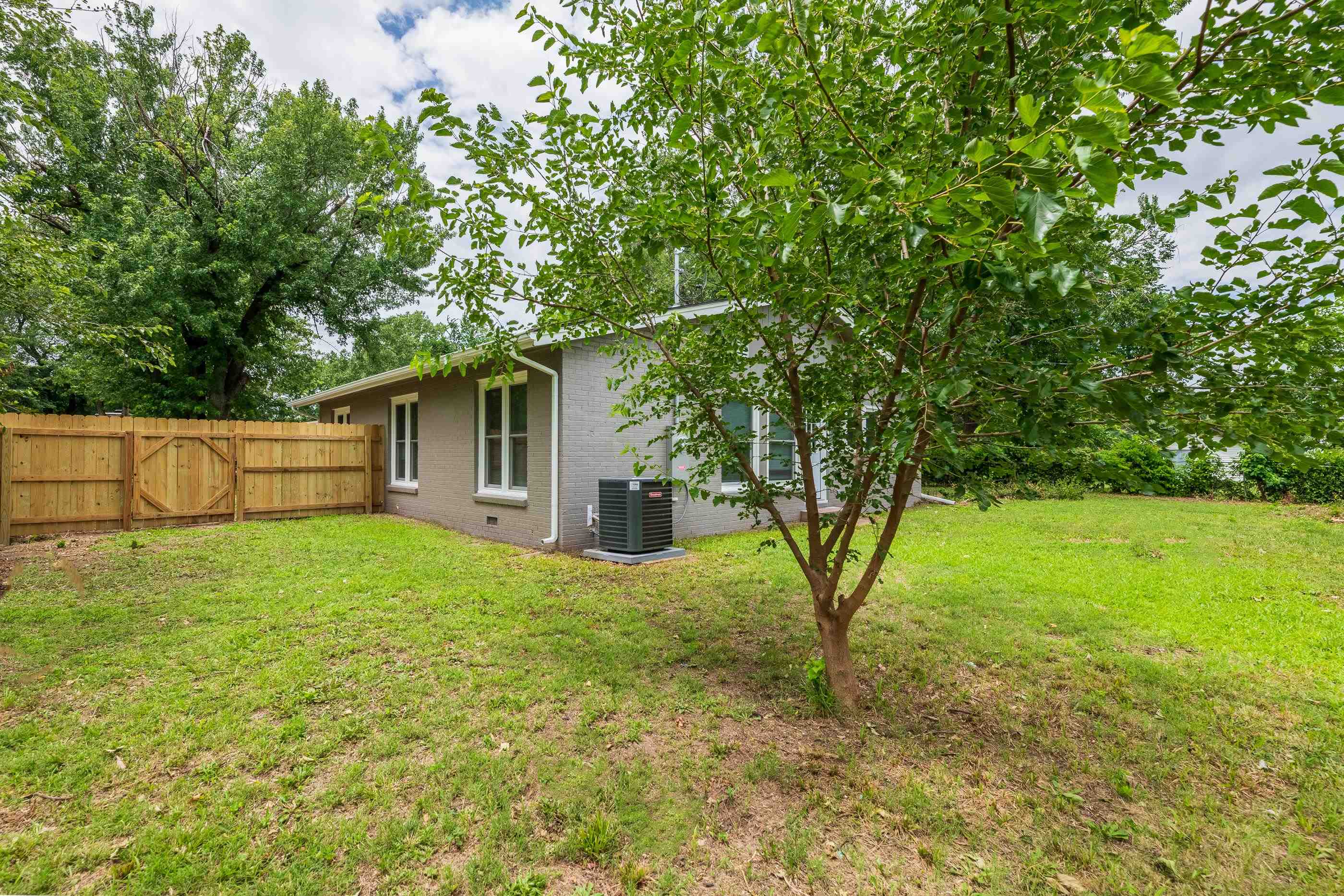 820 N Brownthrush Ln Property Photo 25