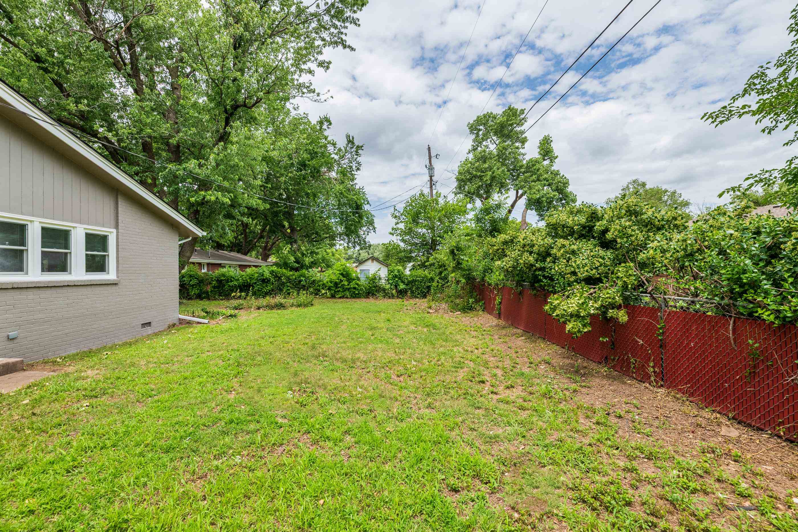 820 N Brownthrush Ln Property Photo 26