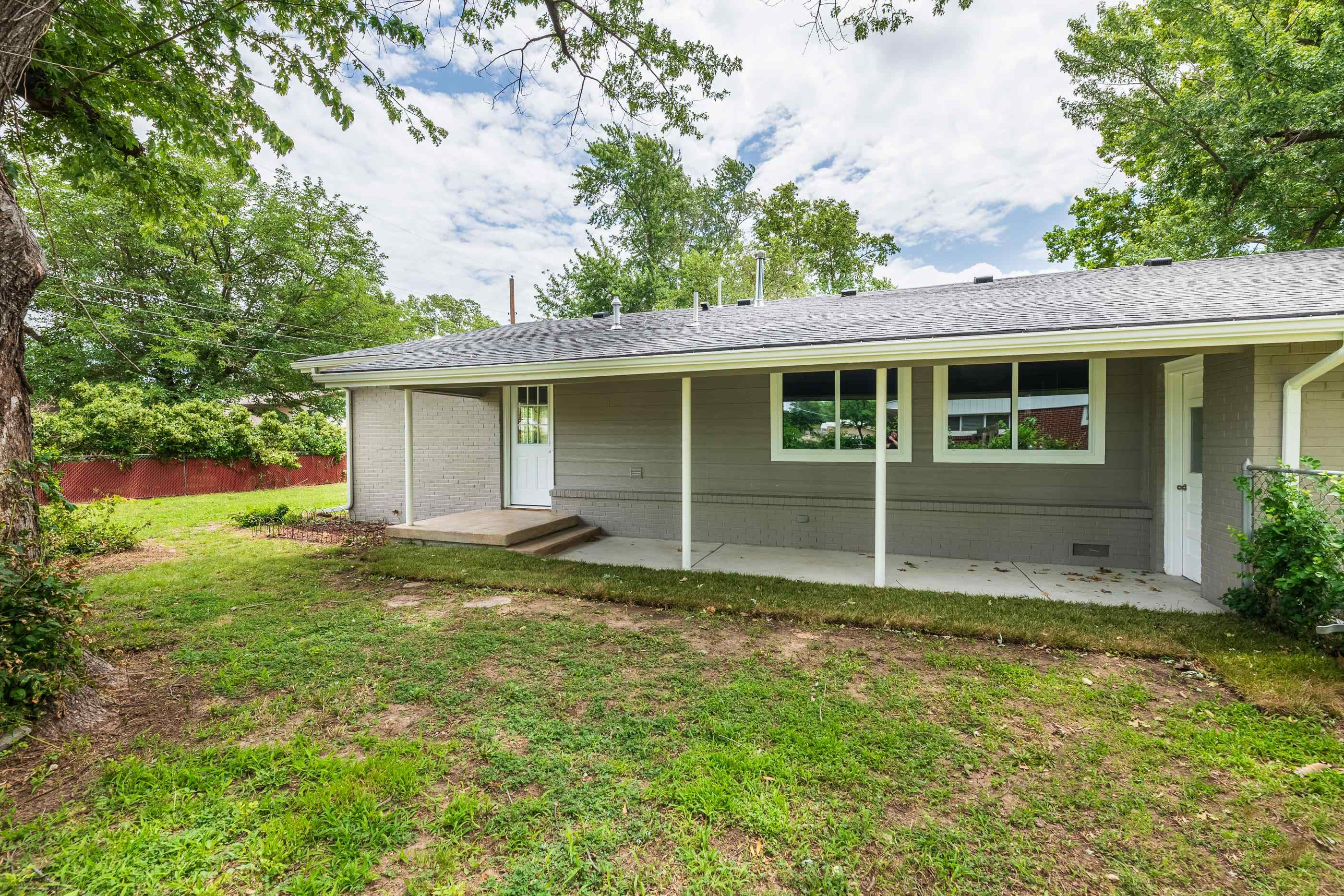 820 N Brownthrush Ln Property Photo 27