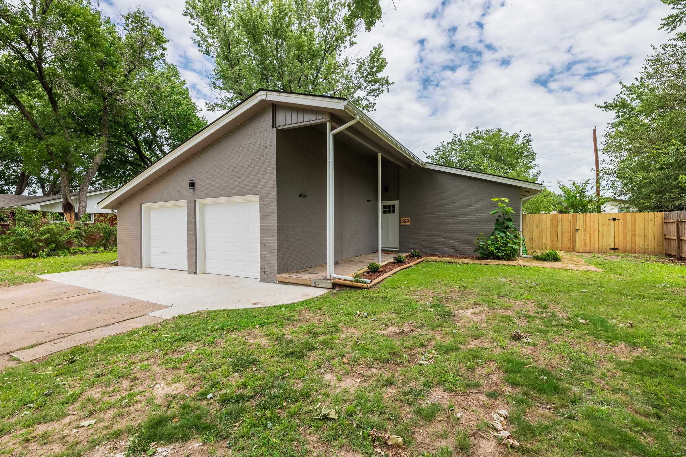 820 N Brownthrush Ln Property Photo 28