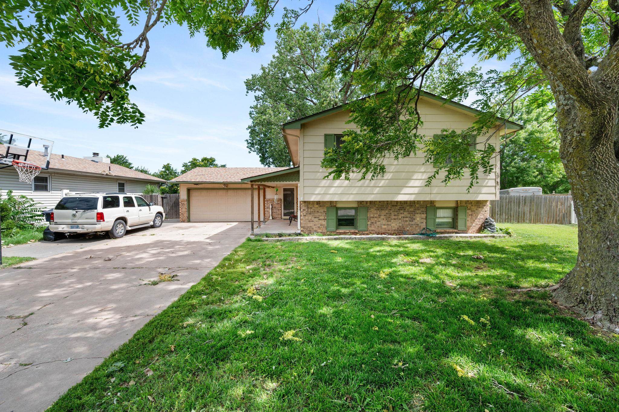 2108 W 46th St S Property Photo 5