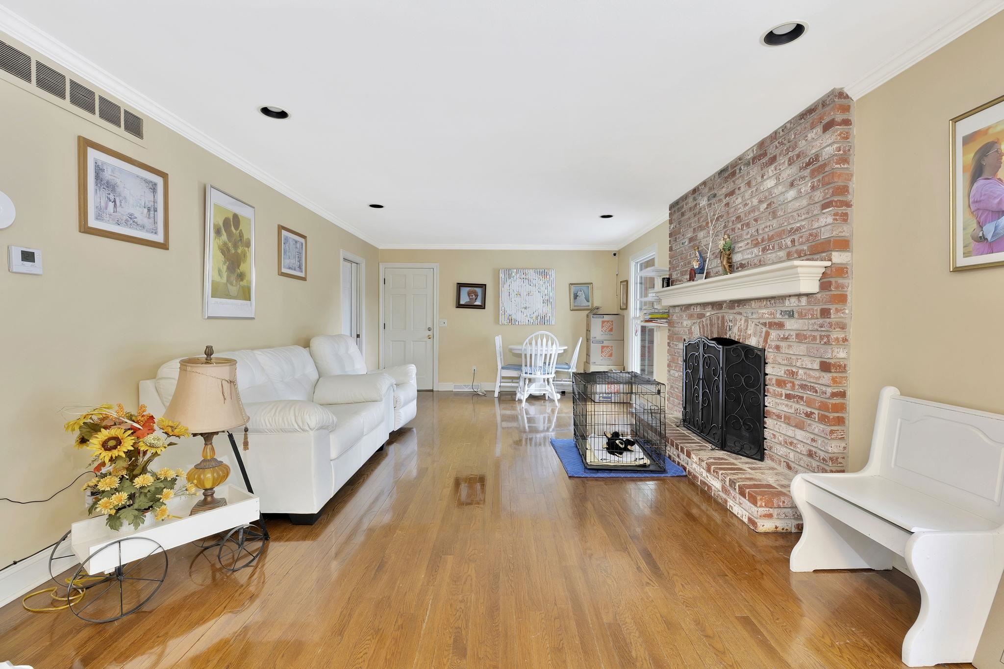 7954 E Dublin Ct Property Photo 5