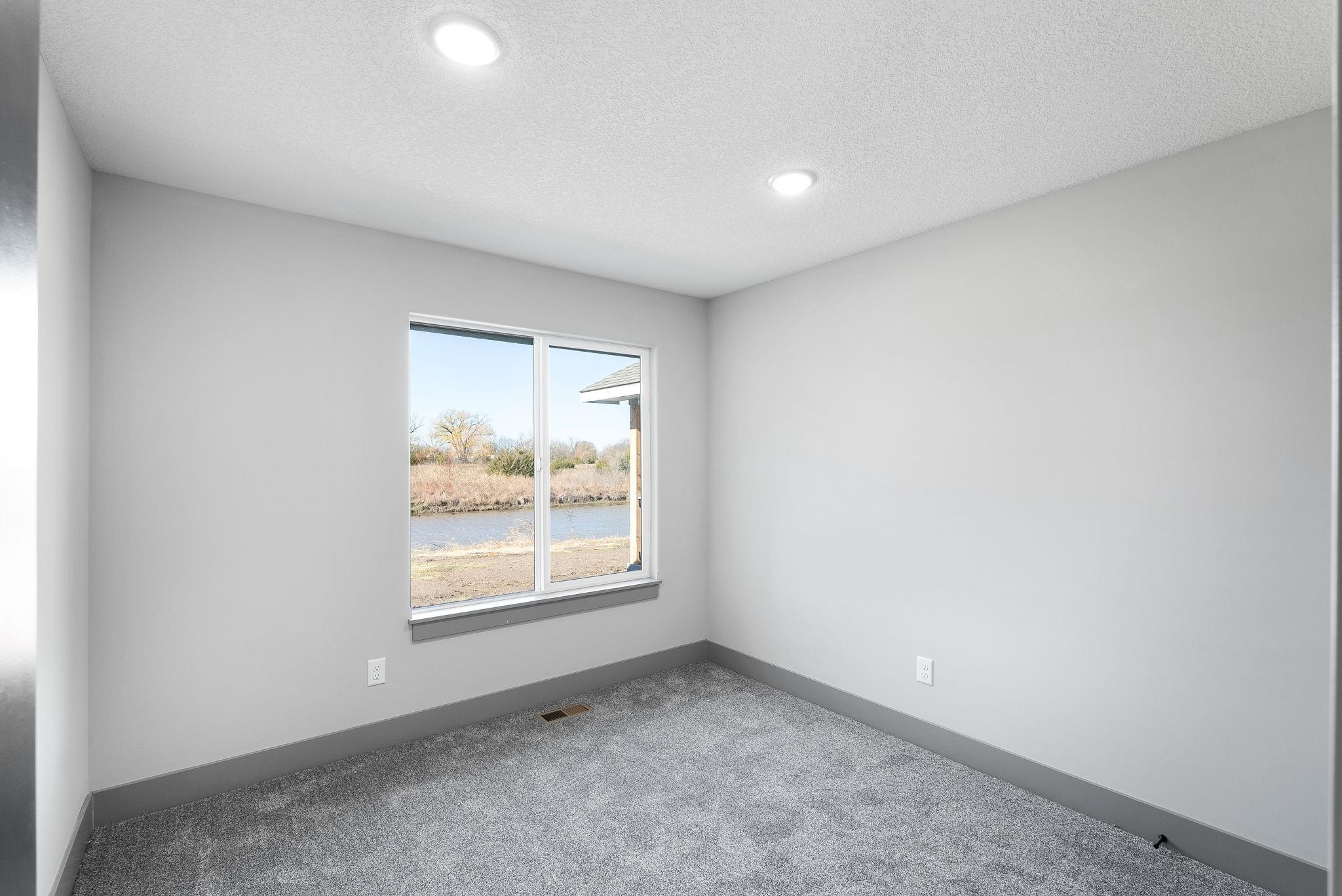 4437 S Mount Carmel Ave Property Photo 18