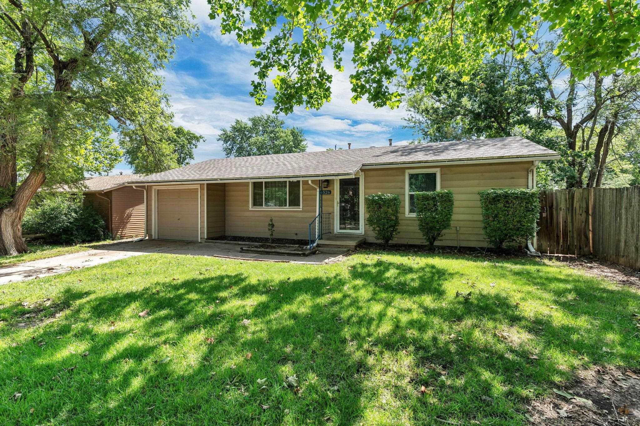 6526 N Hydraulic St Property Photo 2