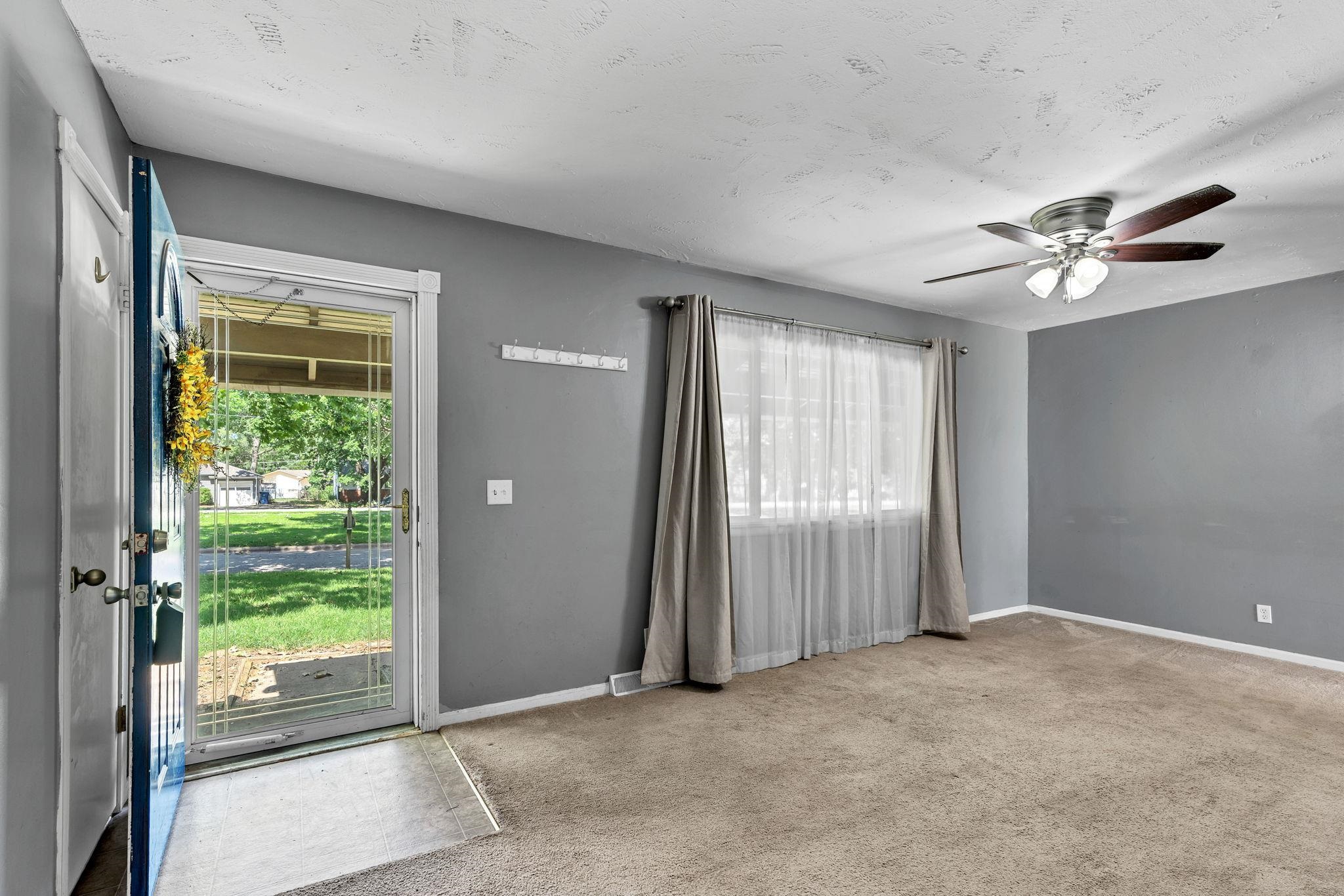 6526 N Hydraulic St Property Photo 6