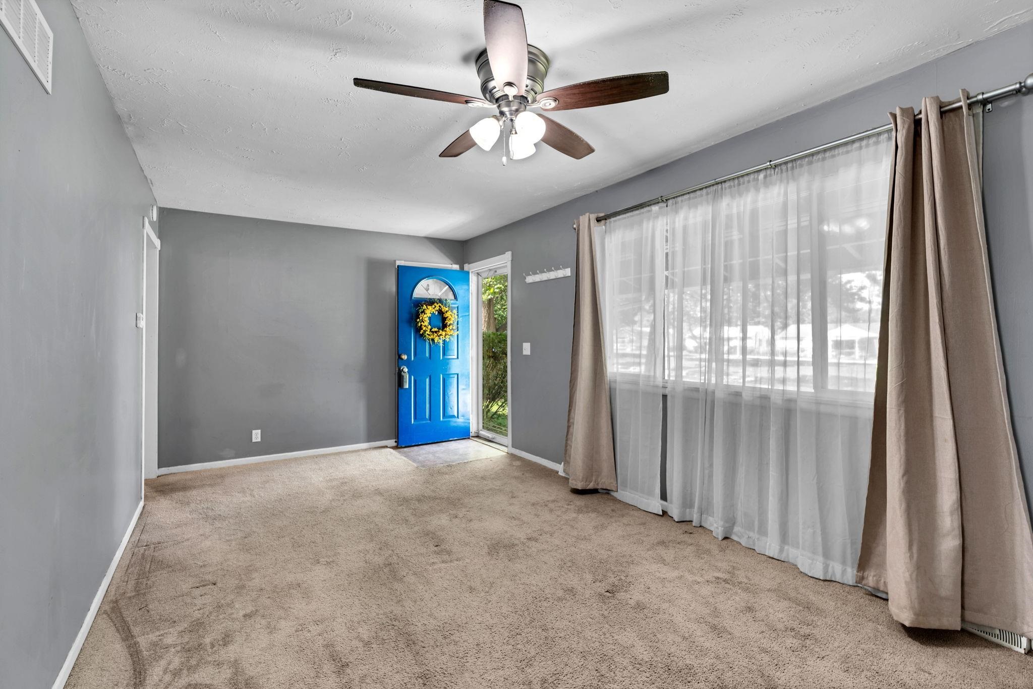 6526 N Hydraulic St Property Photo 7