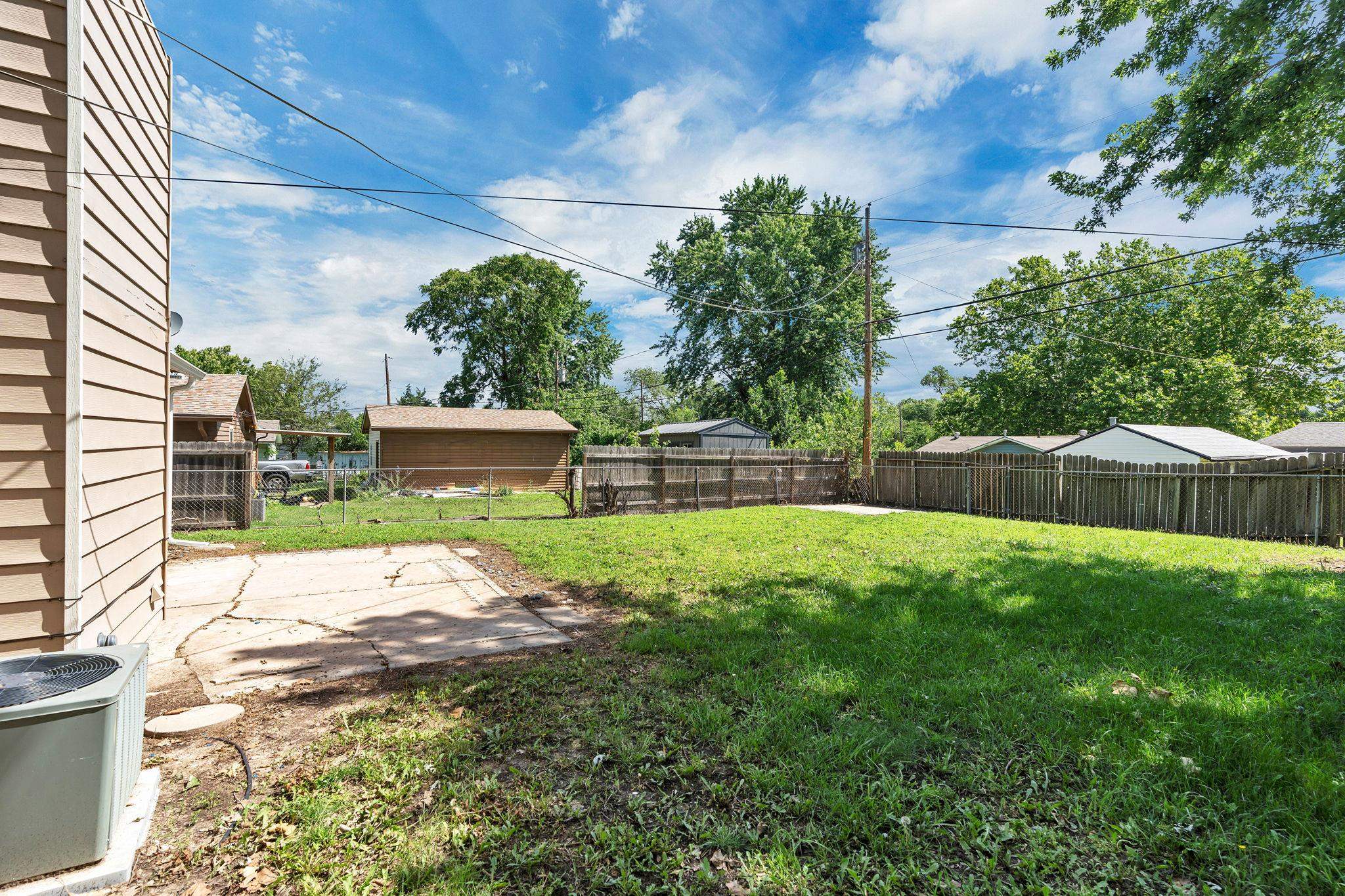 6526 N Hydraulic St Property Photo 23