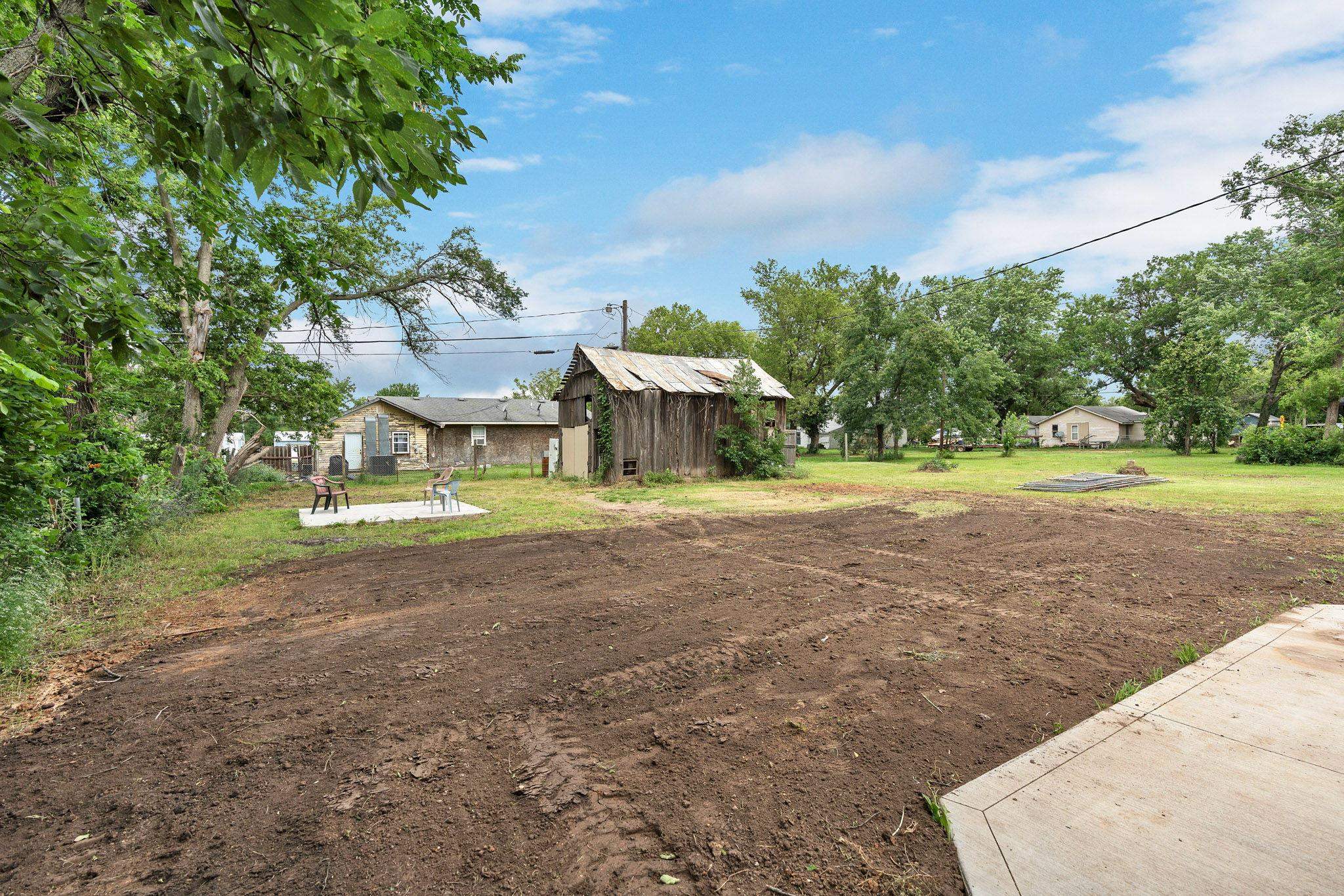 723 N Line St Property Photo 21