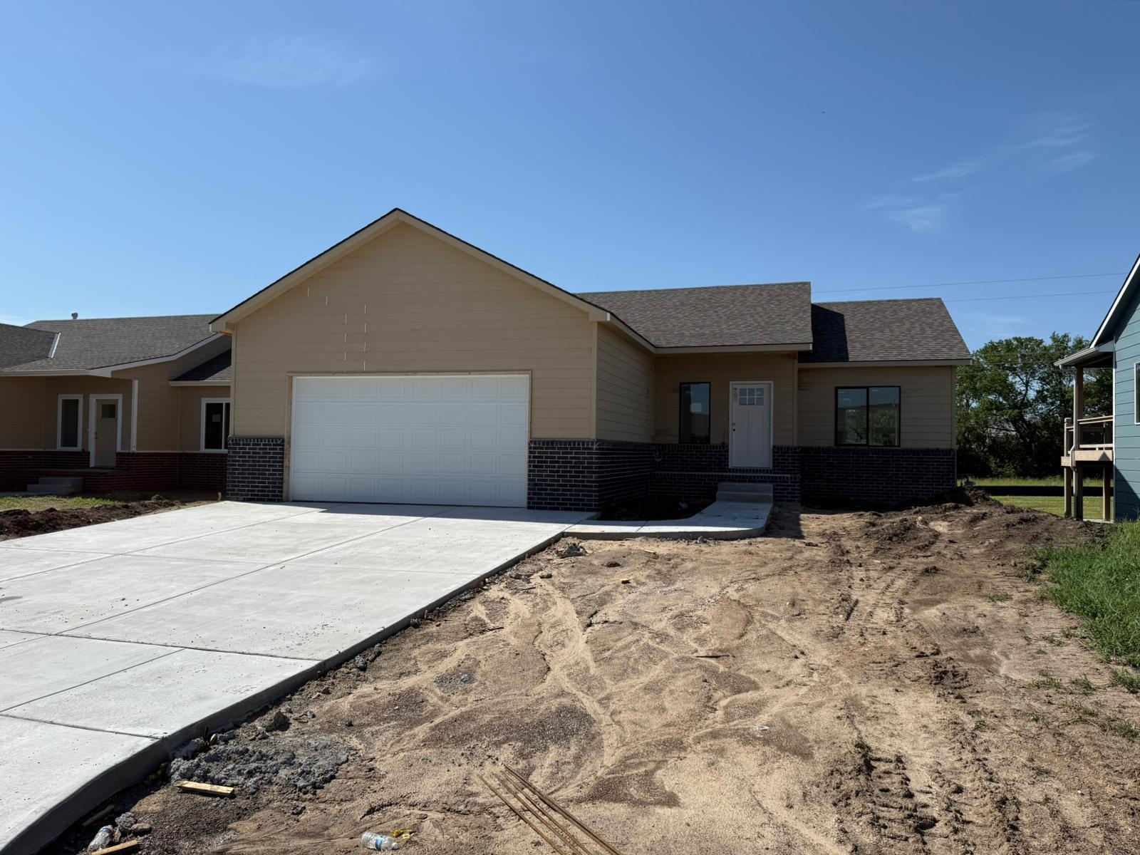 5828 N Newport Ct. Property Photo 1