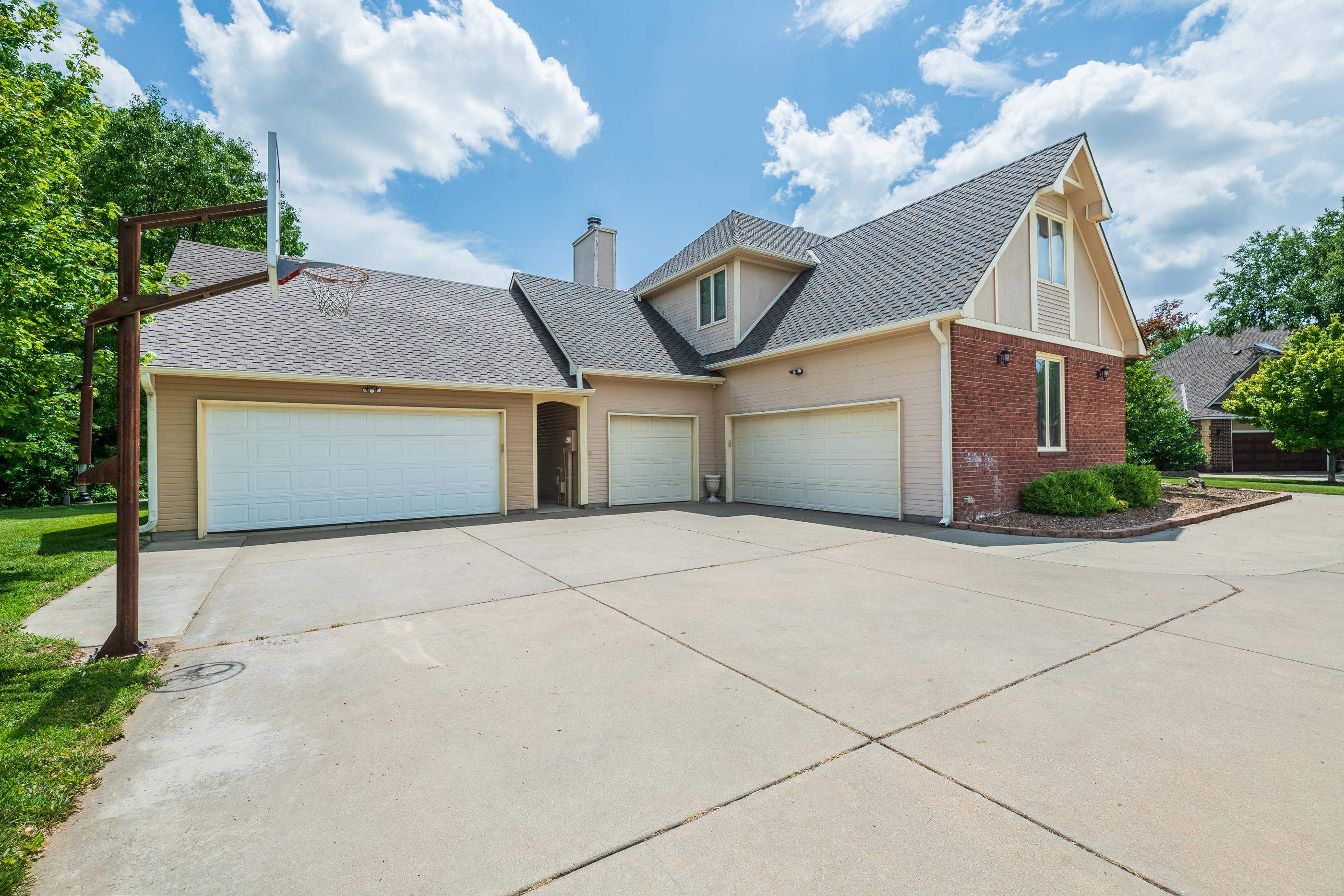 1102 N Prescott Cir Property Photo 3