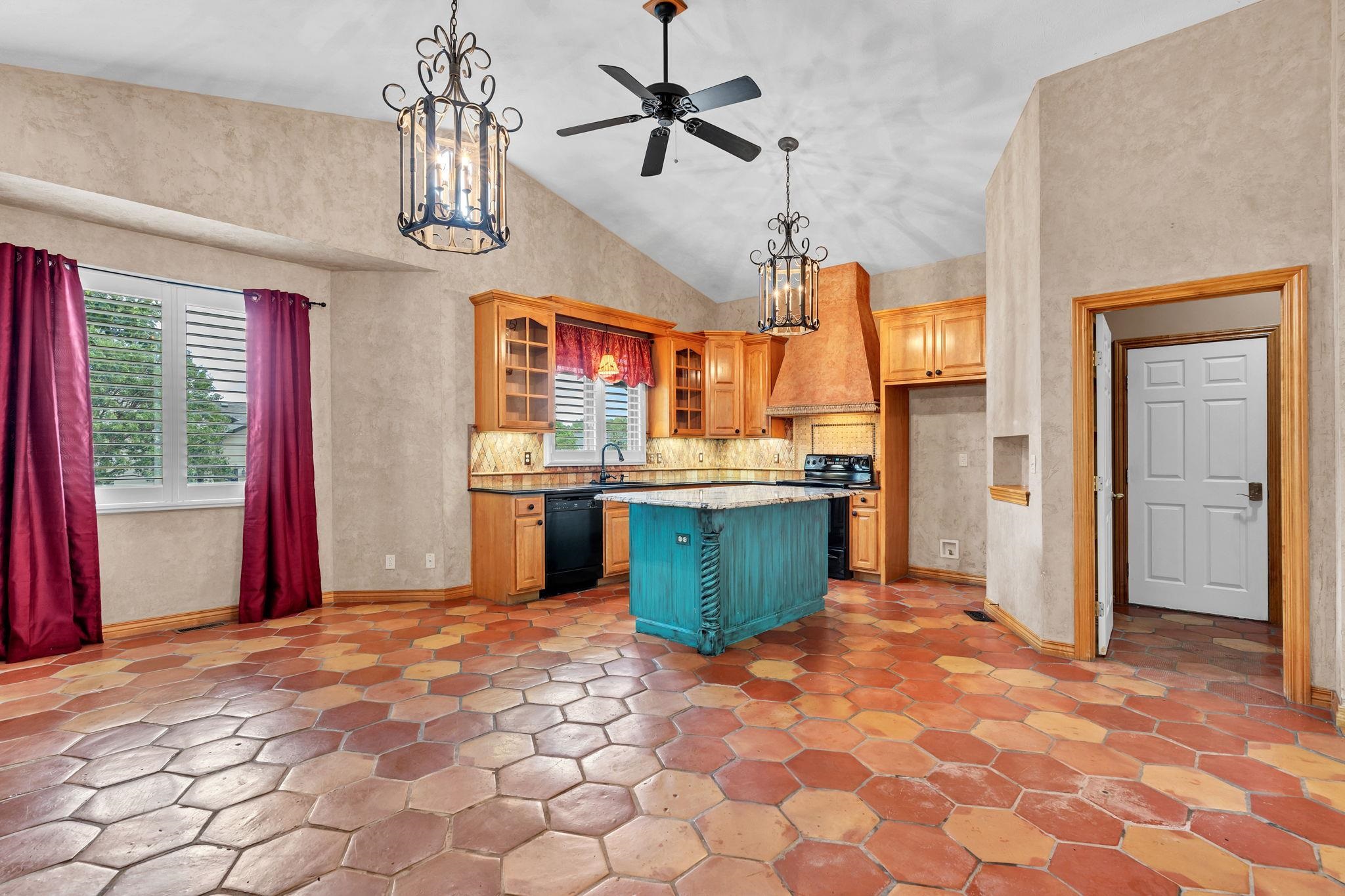 12400 W Jayson Ln Property Photo 8