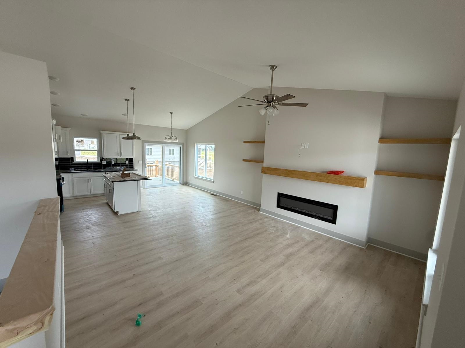 5854 N Newport Ct Property Photo 2