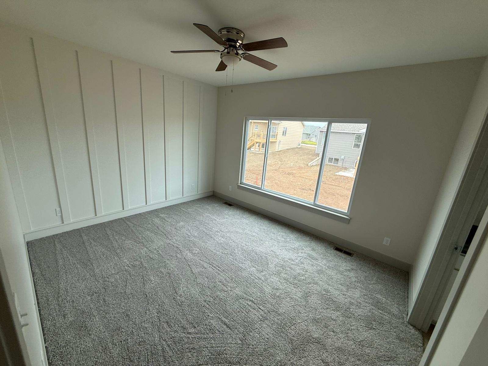 5854 N Newport Ct Property Photo 7