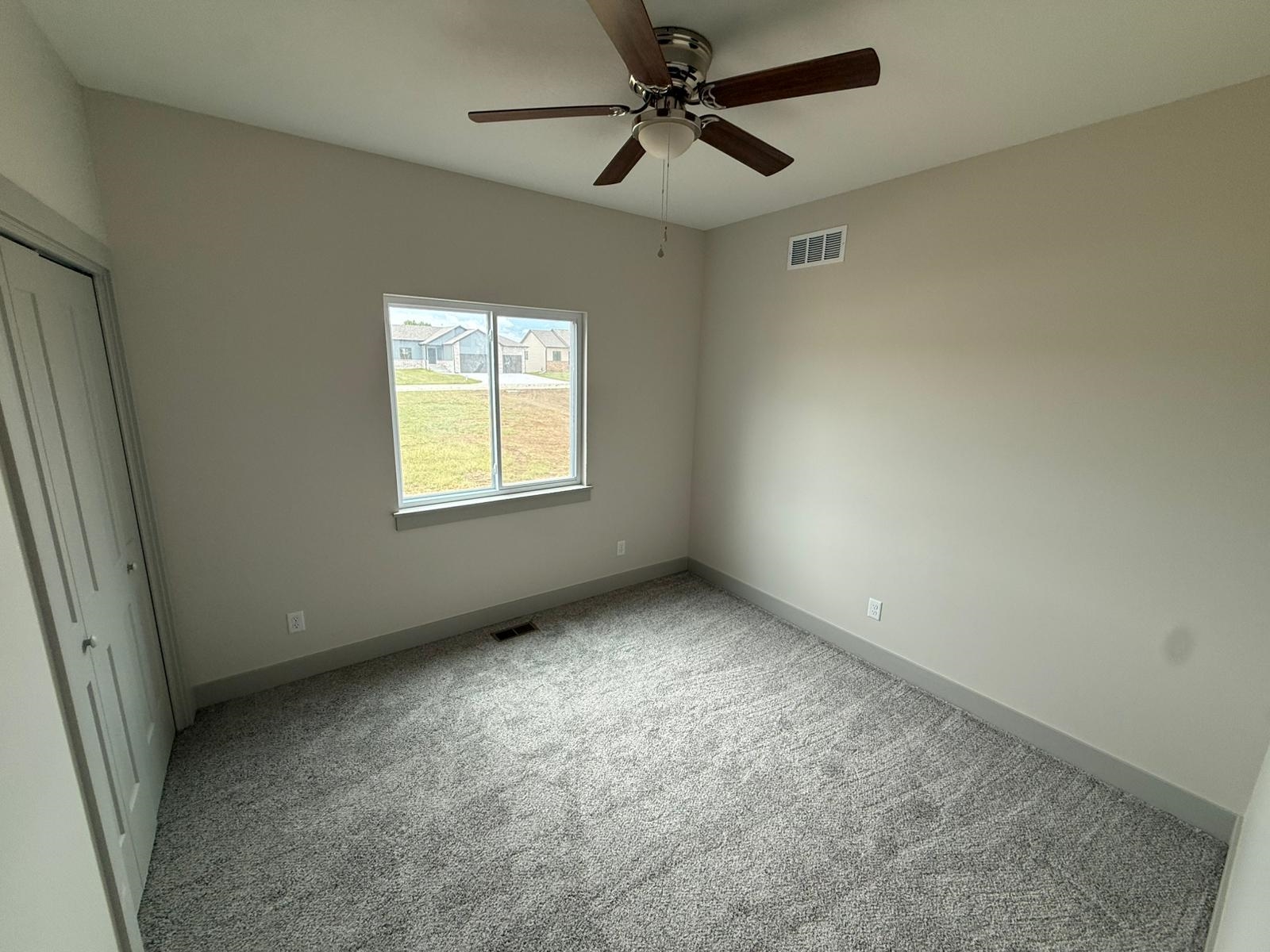5854 N Newport Ct Property Photo 11